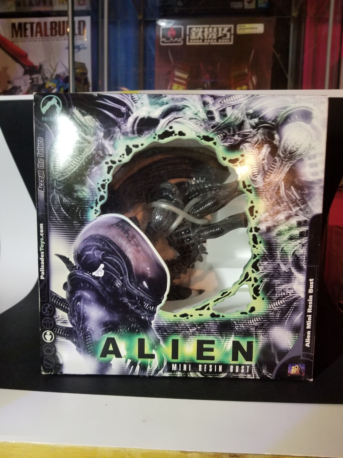Palisades Alien mini bust mib