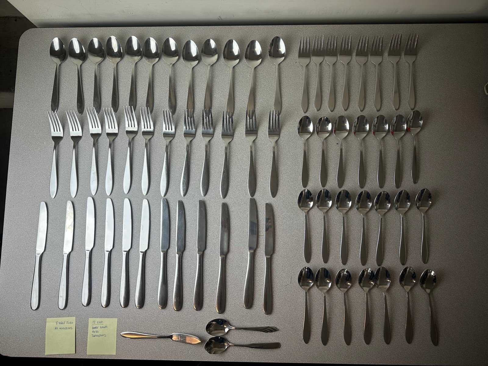 Oneida Silverware Flatware Set
