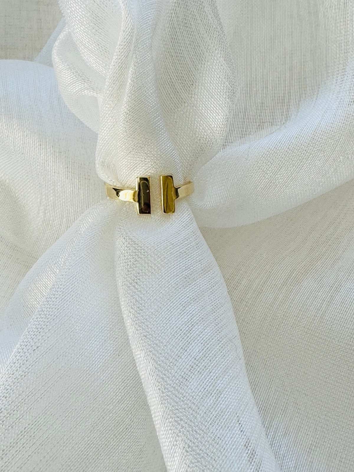 14k solid gold T ring size8