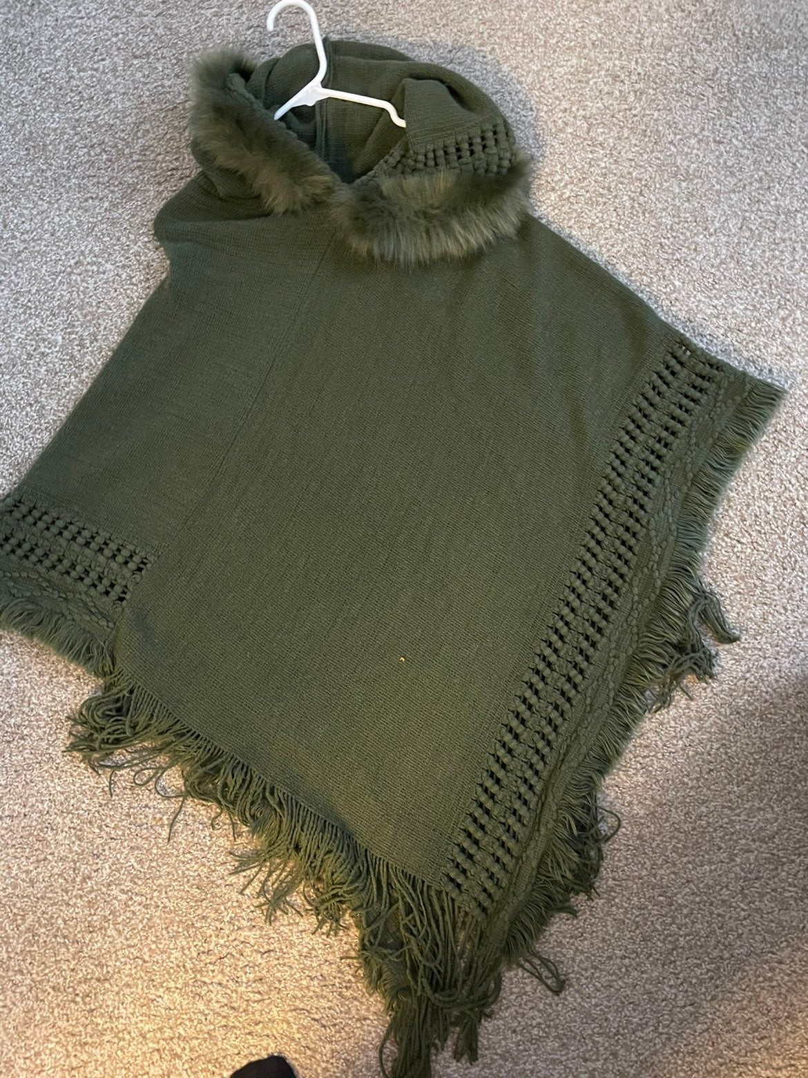 Sweater poncho n puma sweatshirt bundle