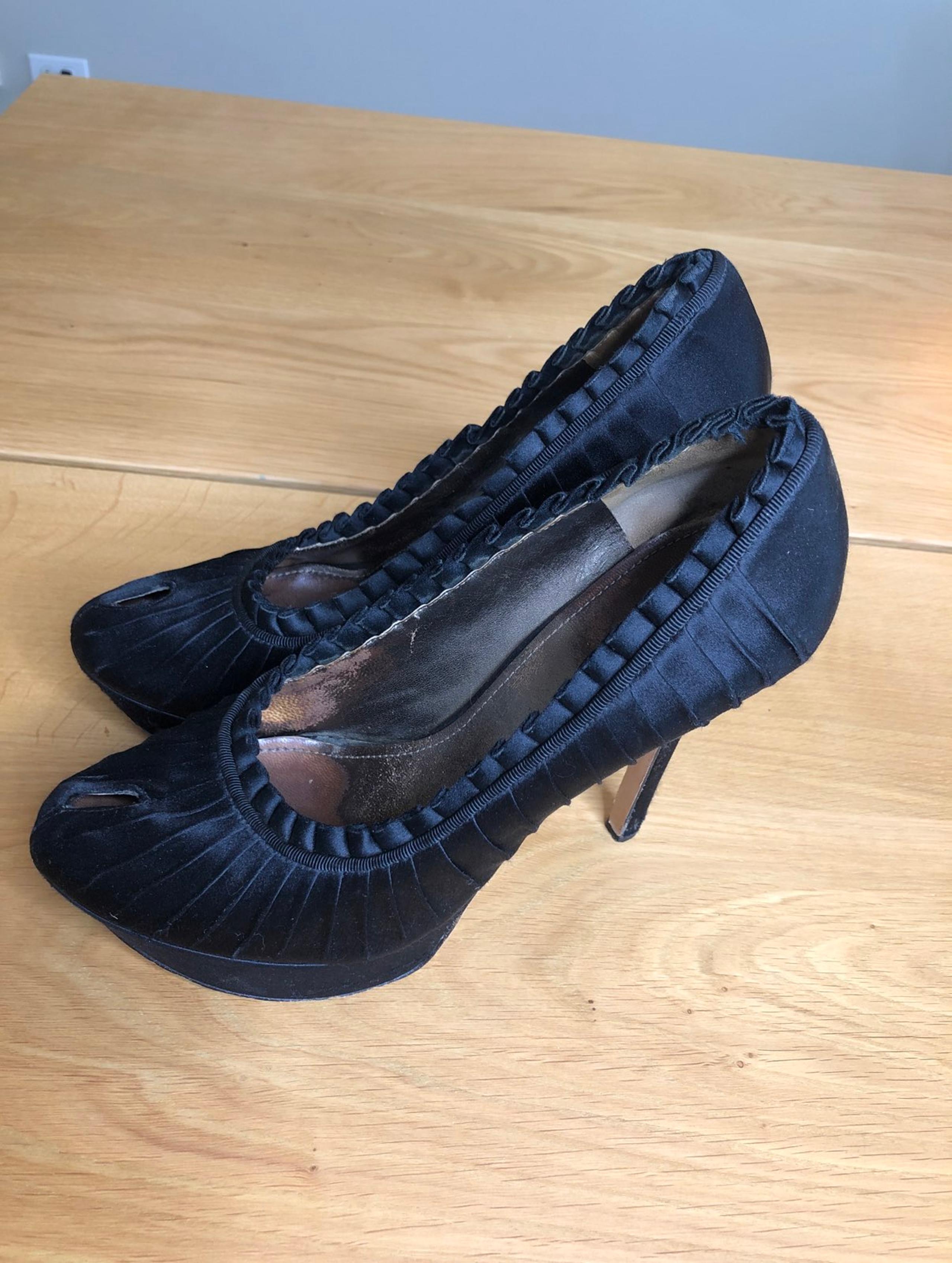 Women's Joan & David black satin fluted peep toe platform heels size 9