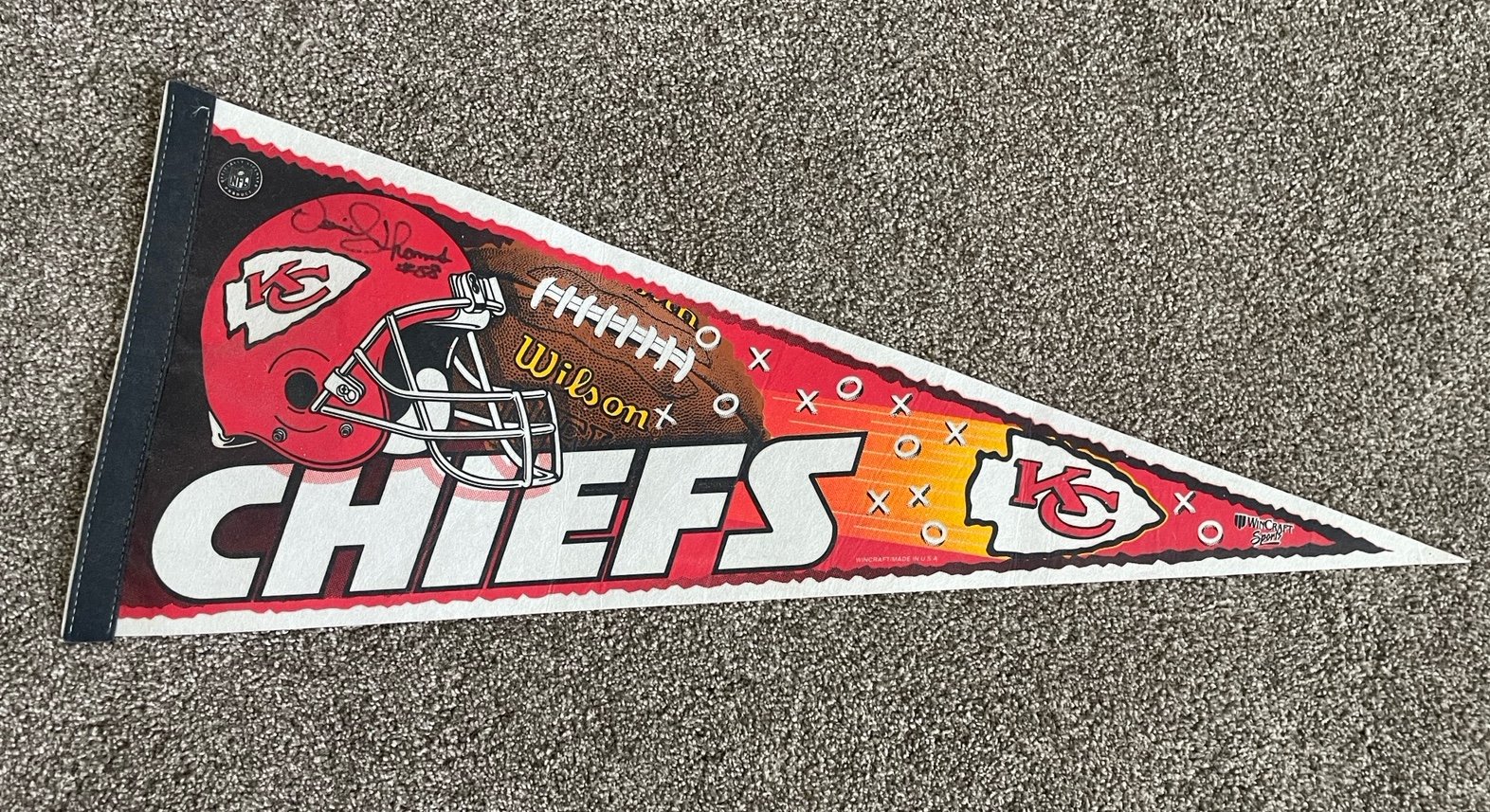 #88 Derrick Thomas signed Chiefs pennant