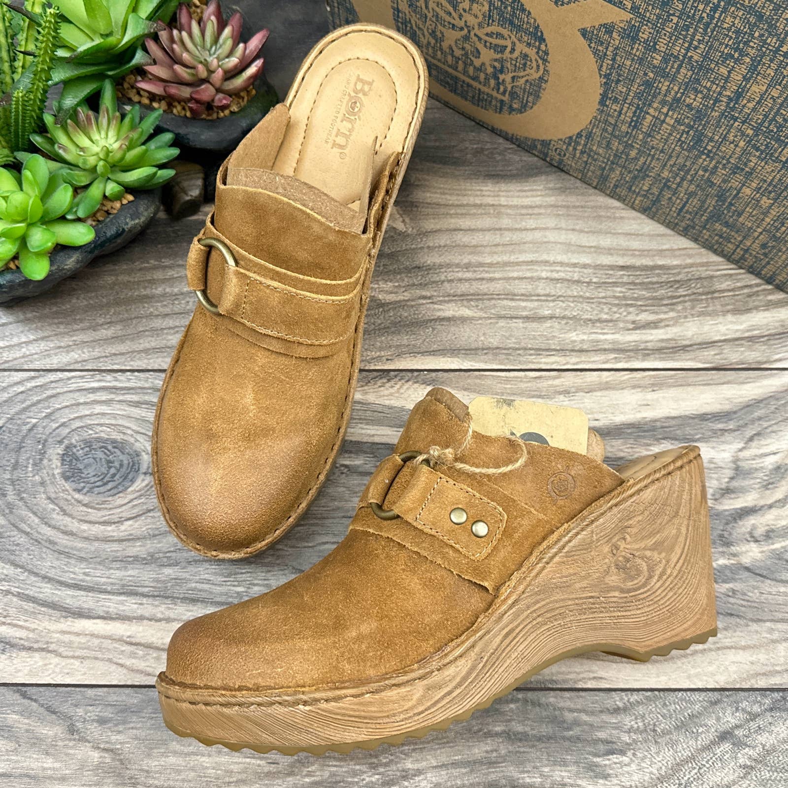 NIB Born Nola 9M Tan Distressed Suede Clogs Leather Open Back
