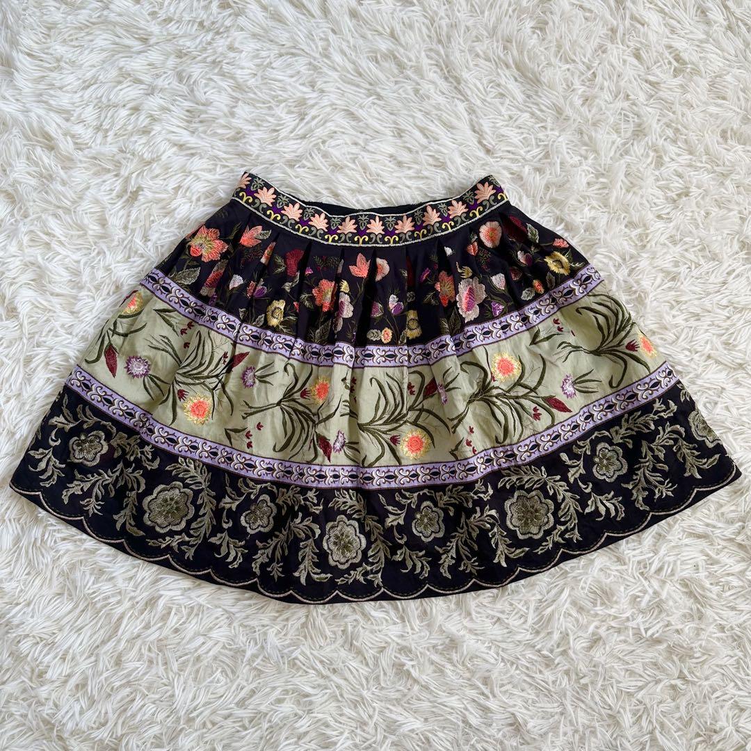 【Worn 3 times】Alice + Olivia ♡ Pleated Flare Mini Skirt with Cute Floral Embroidery
