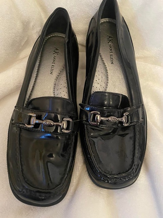 EUC Anne Klein Black Loafers Size 9