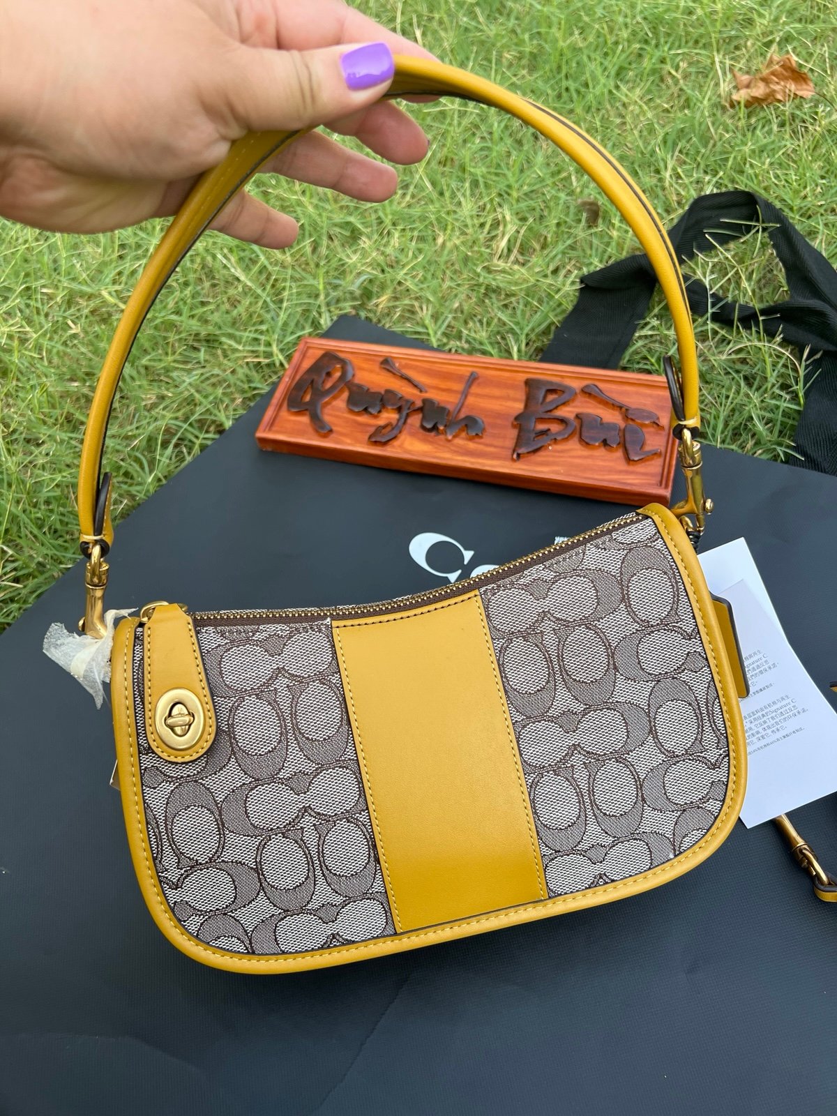 Coach Swinger 24 Bag In Signature Jacquard ( full size )