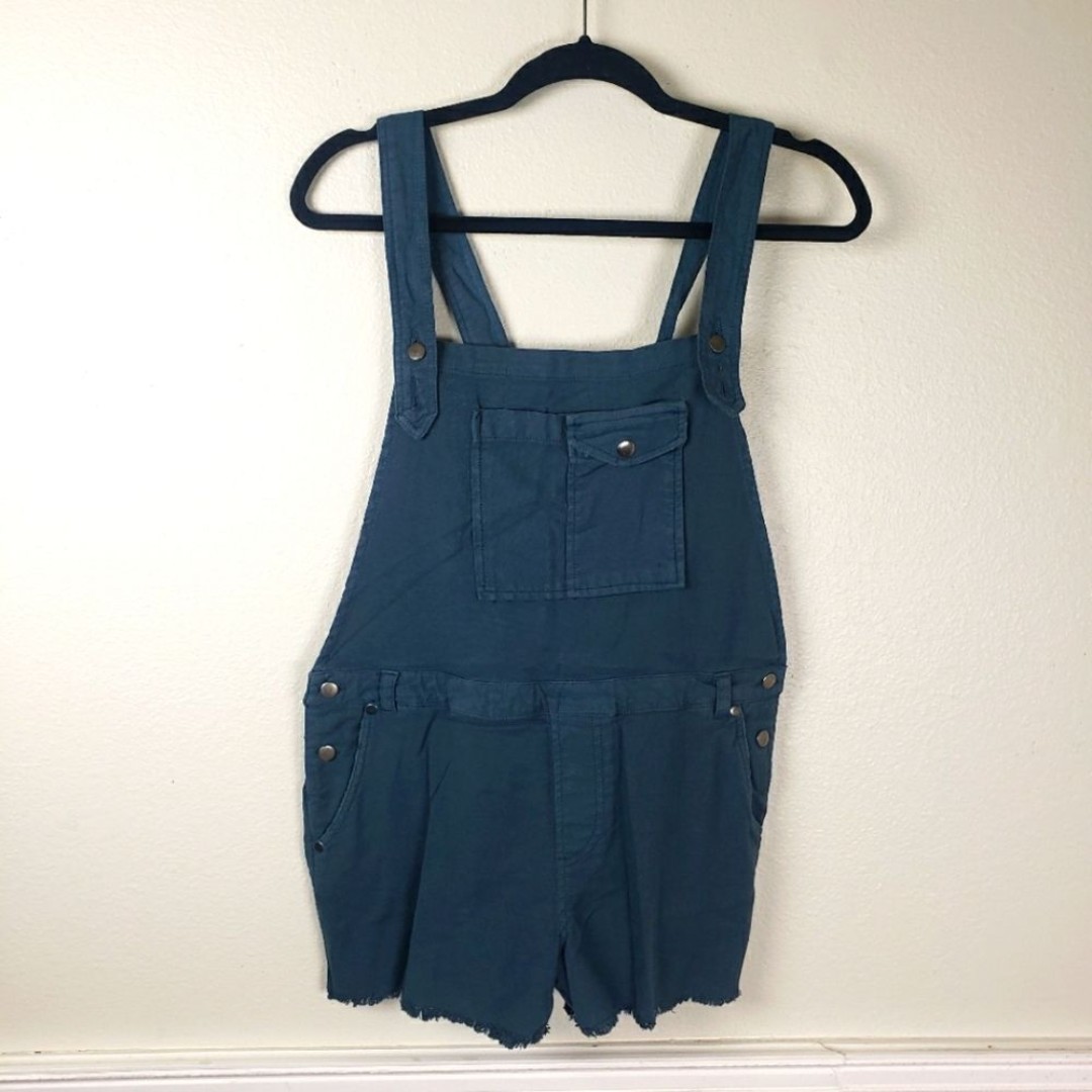 Chaser Women's Blue Adjustable Short Cut Off Frayed Short Overalls Size Medium