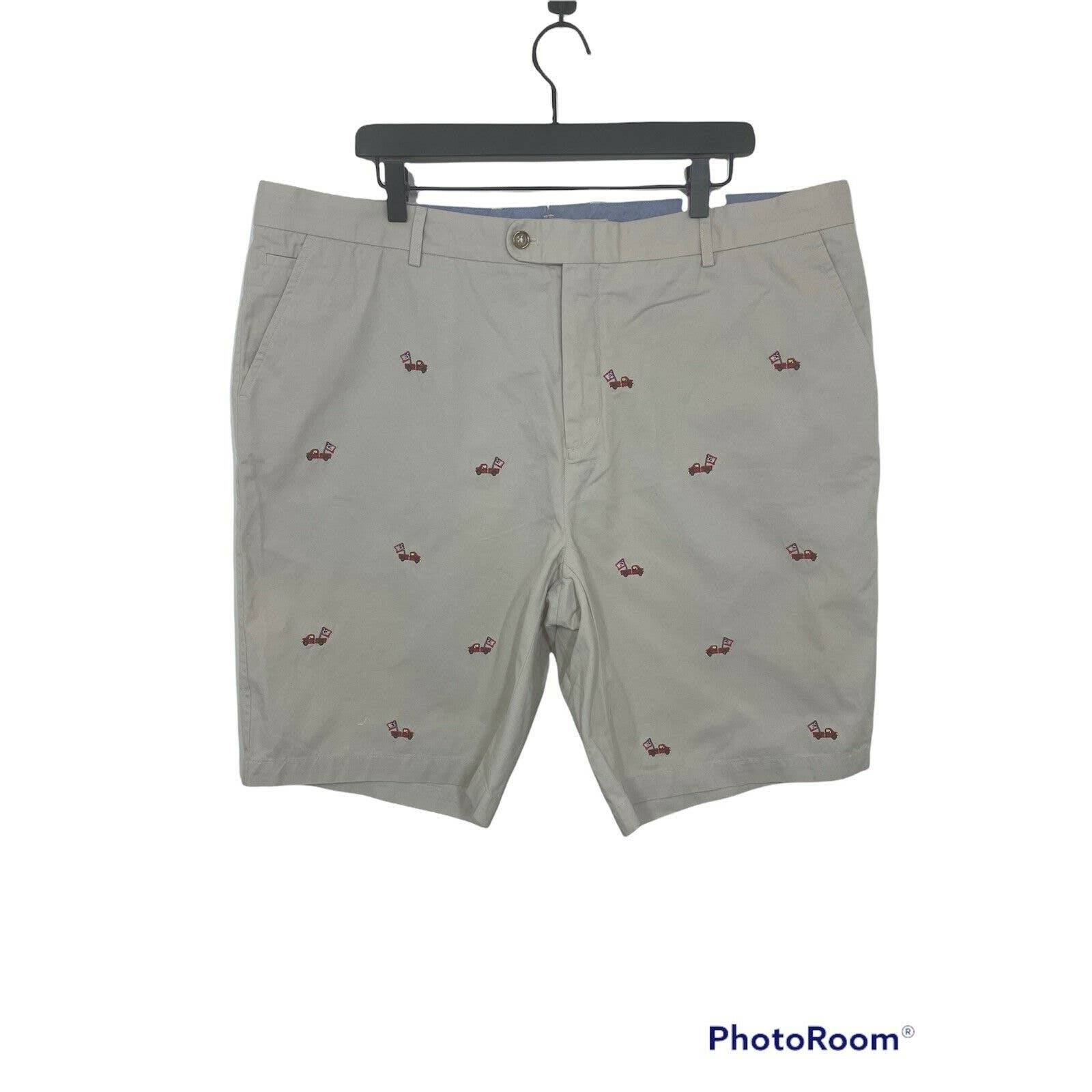 J. McLaughlin Men's Oliver Short Stone Red Truck Print Size 42 NWT
