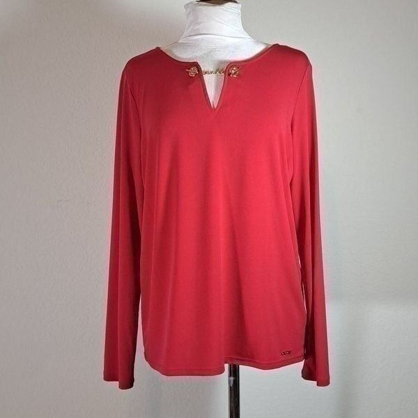 Tahari Women’s Top Cherry Red Long Sleeve Knit Shirt Gold Bar Chain At Neck Sz L