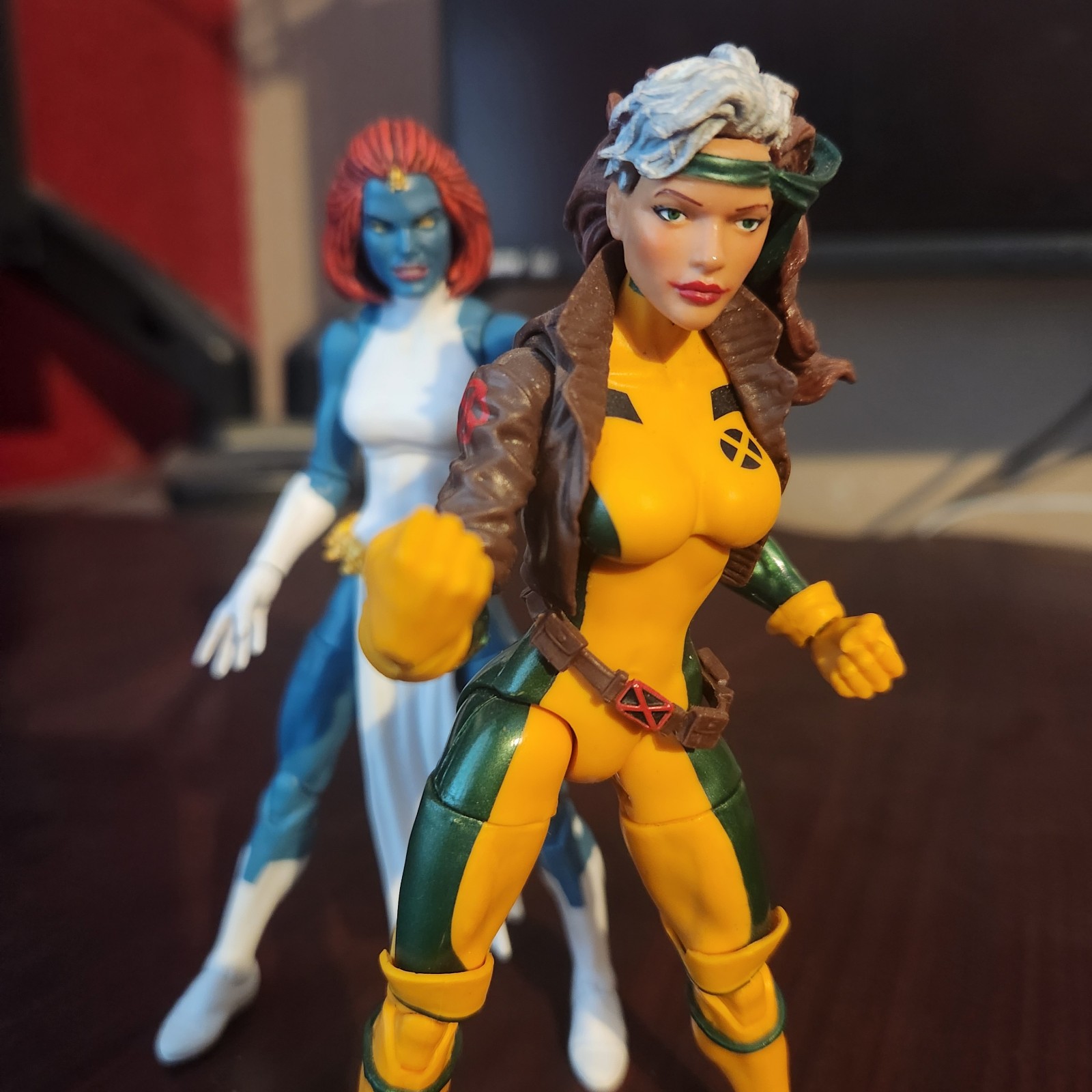 Marvel Legends Rogue and Mystique