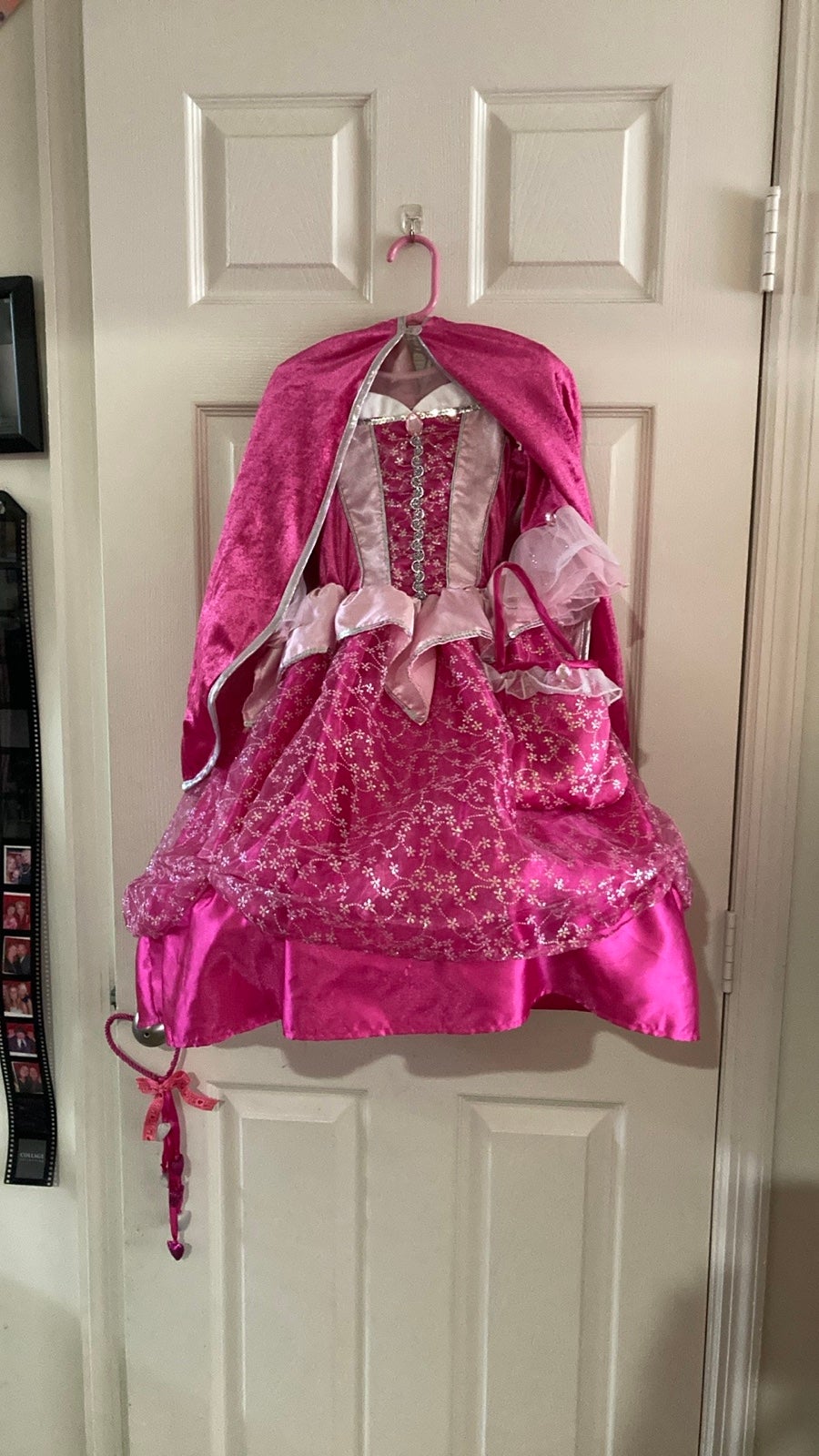 Disney Aurora Sleeping Beauty Dress size 3-4 year, includes dress, cape & purse