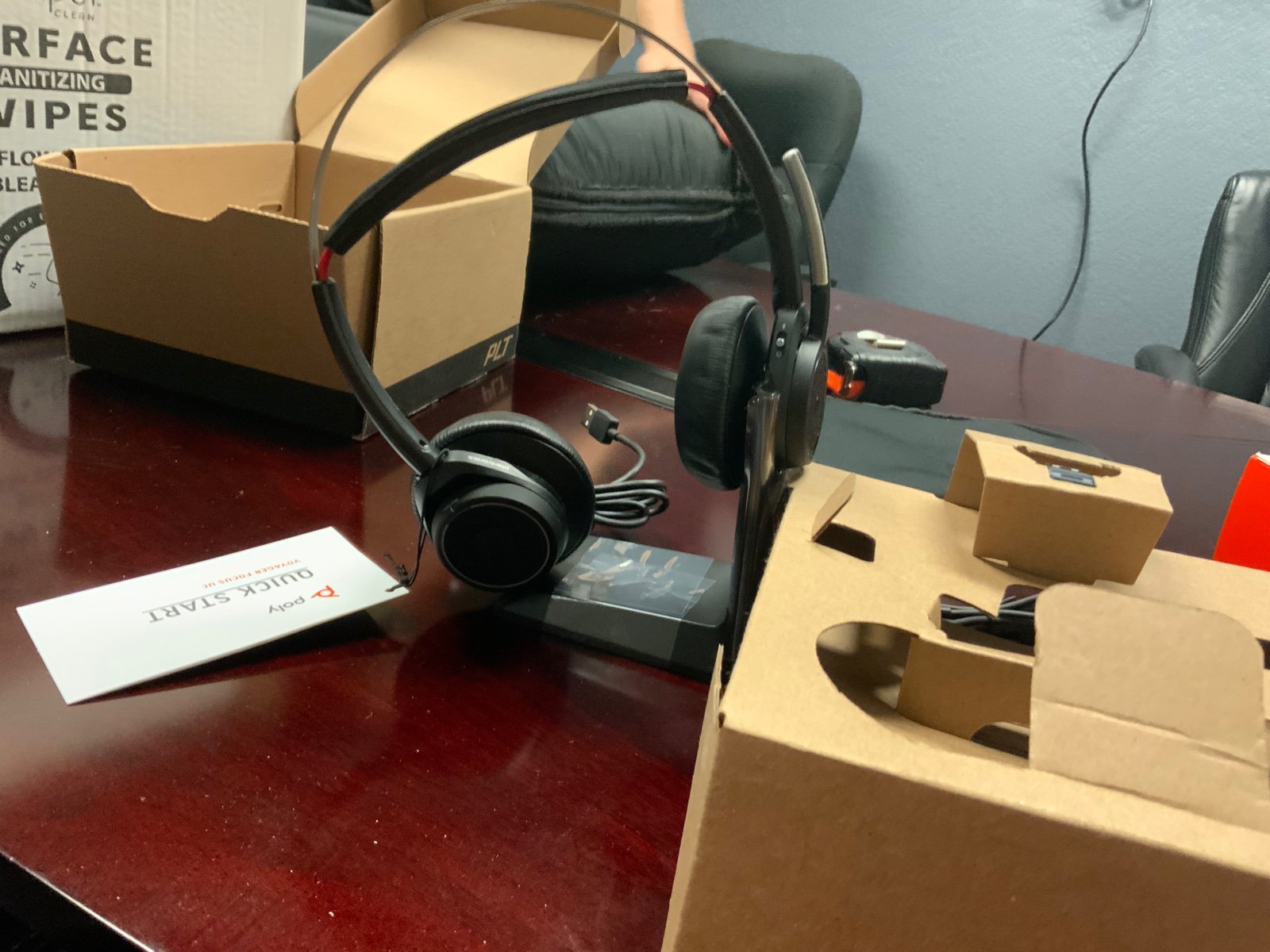 lantronics - Voyager Focus UC with Charge Stand (Poly) - Bluetooth Dual-Ear (Ste