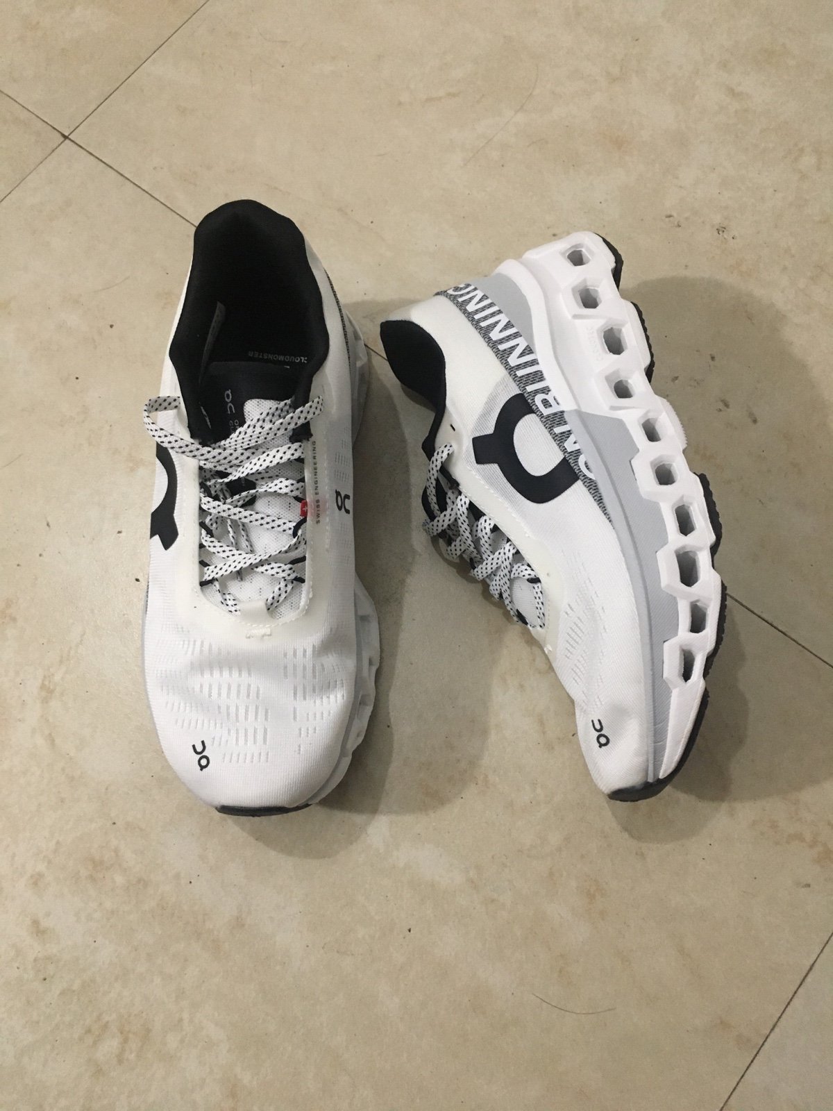 On Cloudmonster 2 women size 5.5