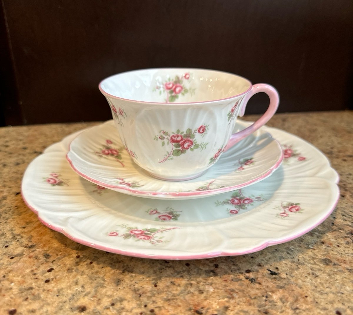 Shelley Bridal Rose 13543 Teacup-saucer-dessert plate England