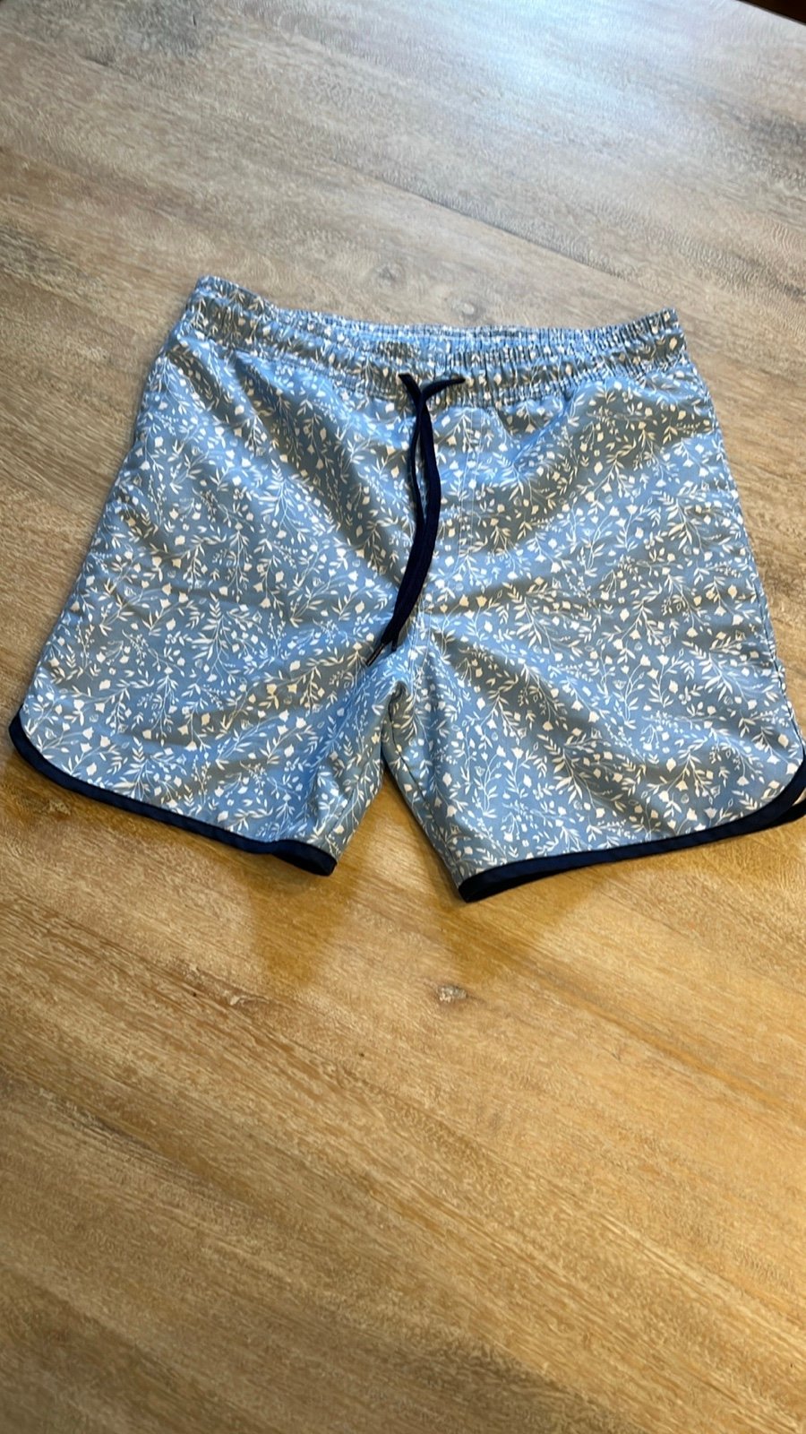 Minnow boys 9/10 boardies EUC