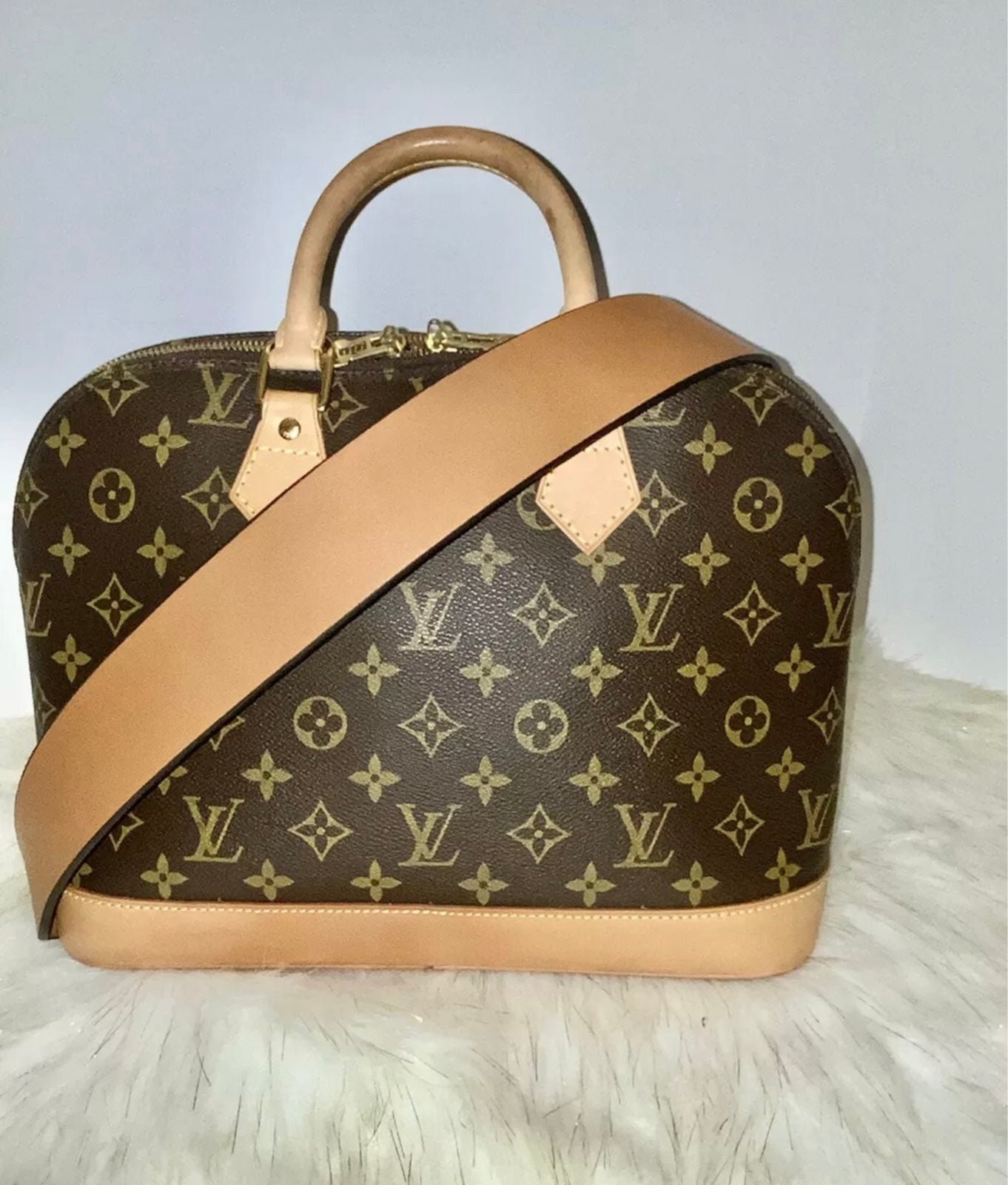 LOUIS VUITTON Alma PM Handbag leather Monogram & COA Beautiful Honey Pa