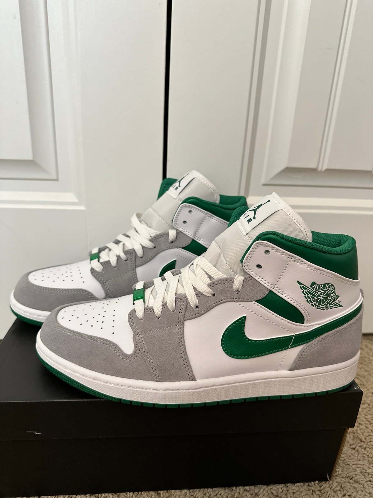 Air Jordan 1 Mid SE 'Grey Pine Green'