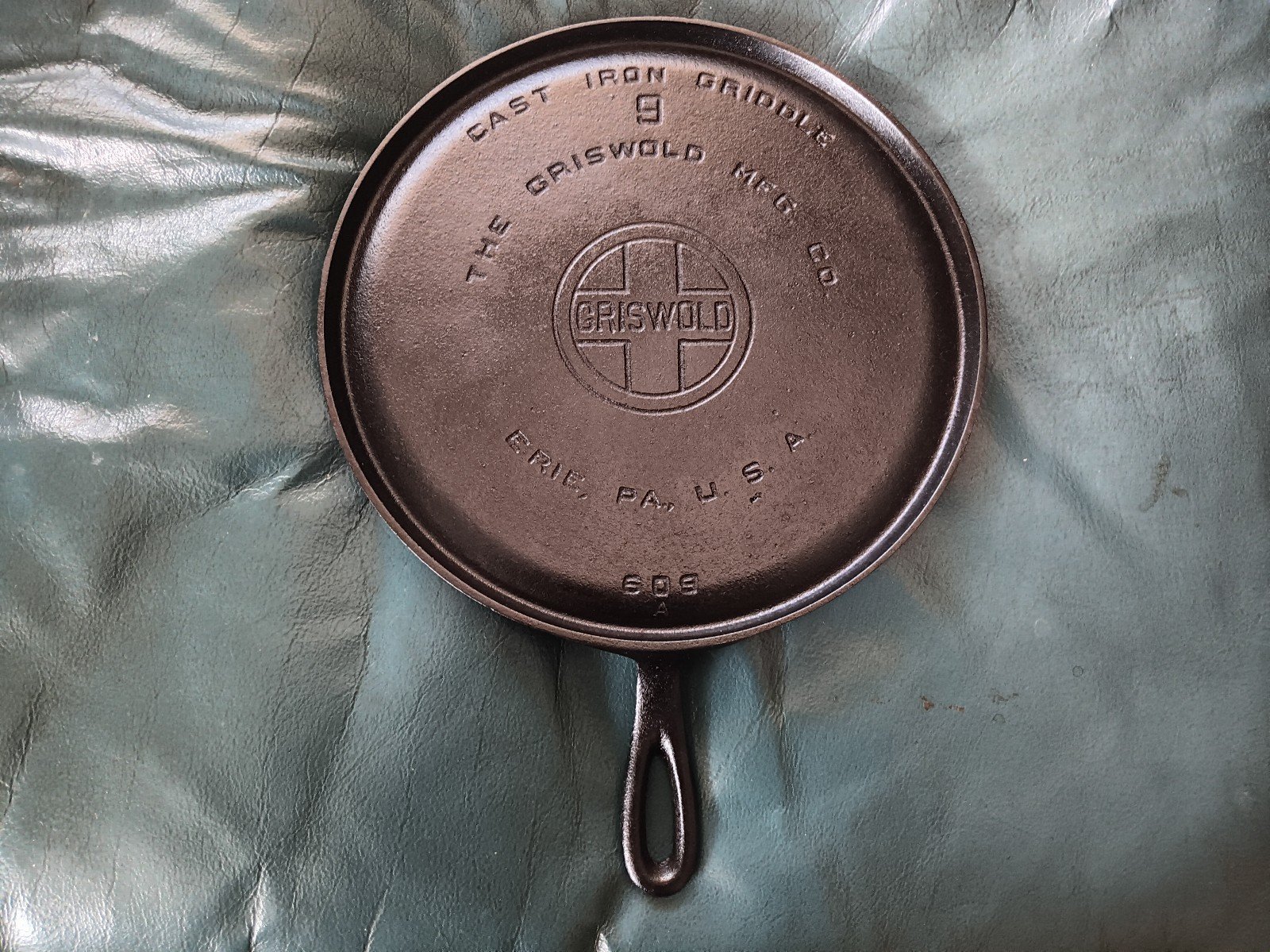 Griswold #9 Large Block Logo Skillet (1920-1930's Circa)