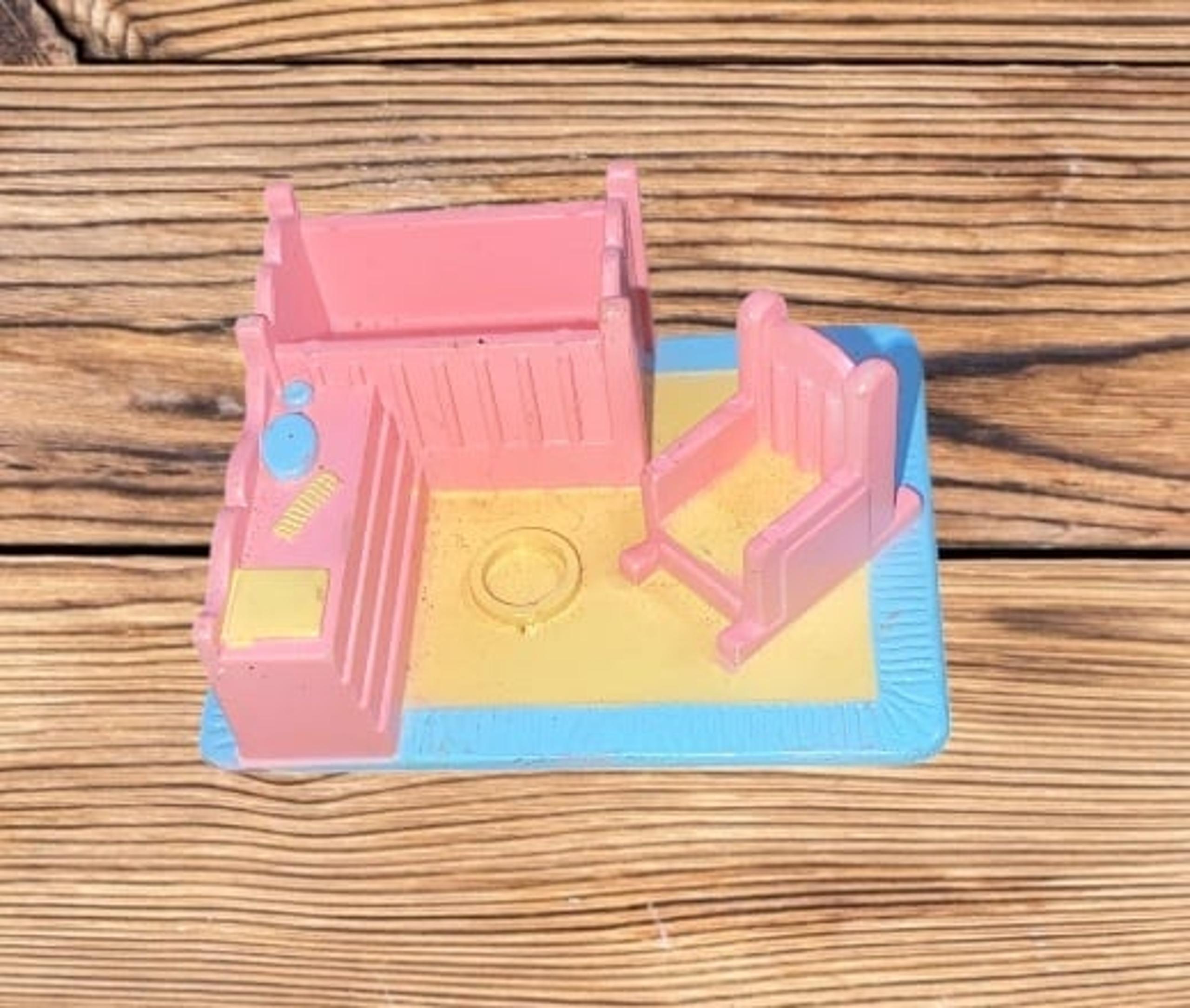 My Pretty Dollhouse Mini Pink Nursery 1994 Crib (3/4" tall) Baby Bed - Galoob