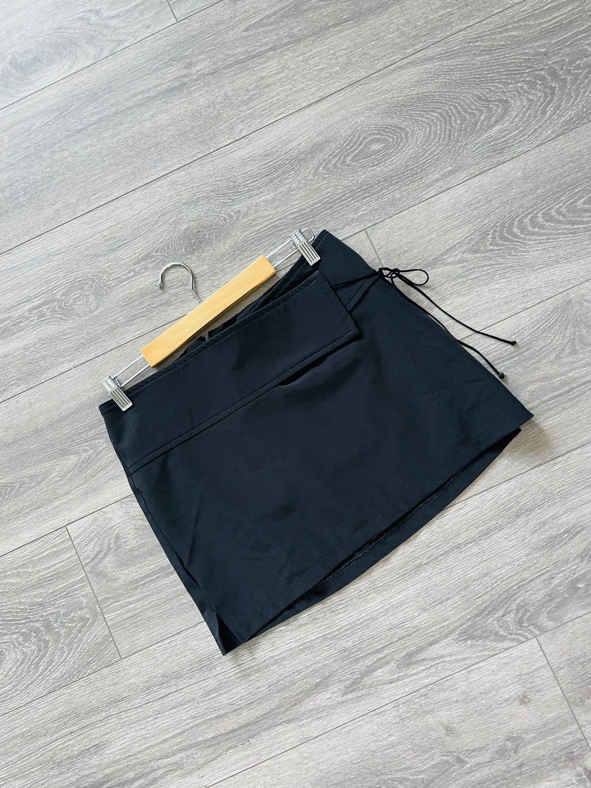 Vintage low rise black mini from the early 90s/2000s Bin Q