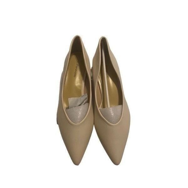 C.PARAVANO Women’s Low Block Heel White Pumps Size EU 37 US 6.5 New With Box