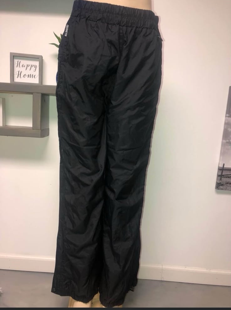 Obermayer women’s snow pants size 12 Adjustable waist Velcro full zipper on the