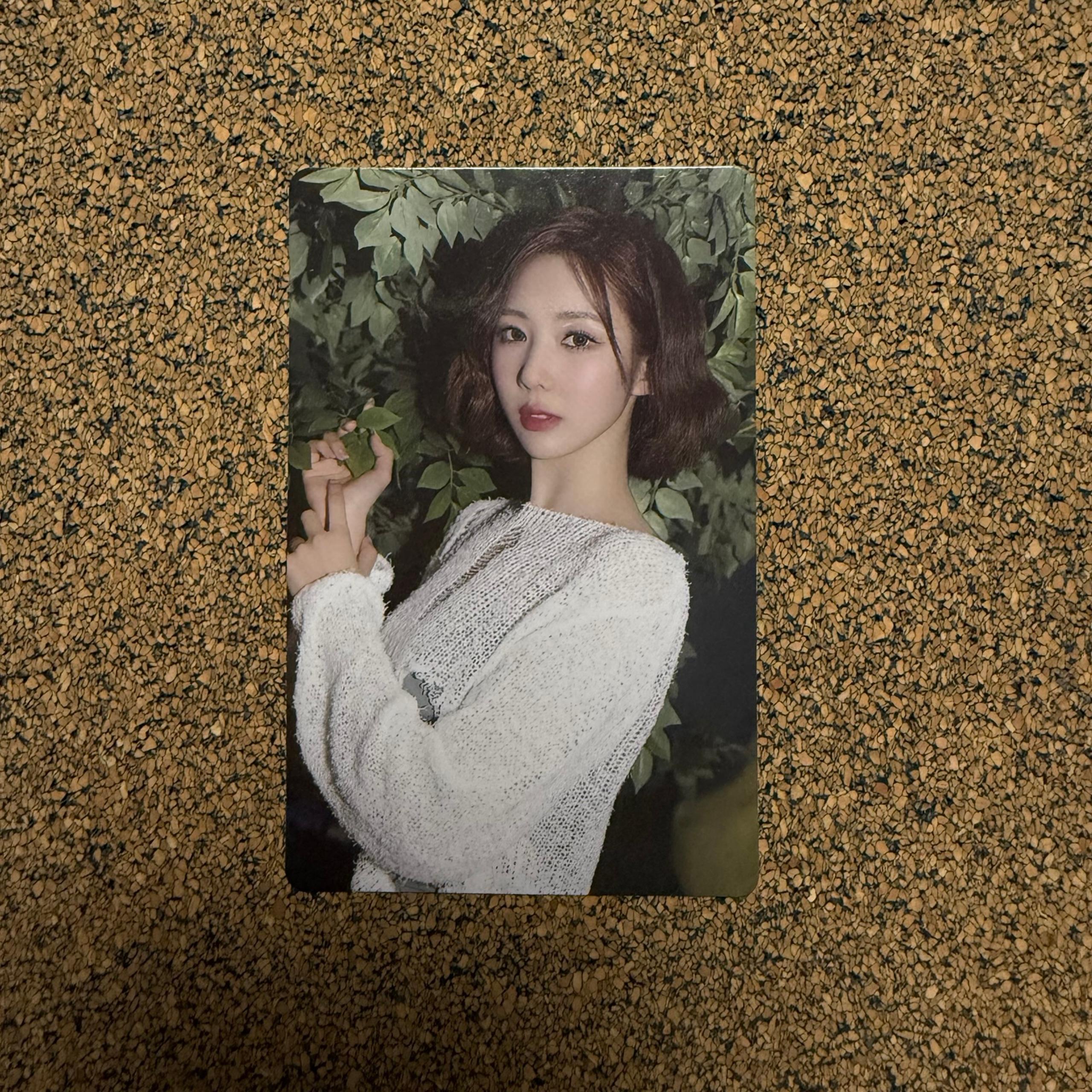 Yoohyeon Official Photocard Dreamcatcher Mini 8th Album Apocalypse : From us