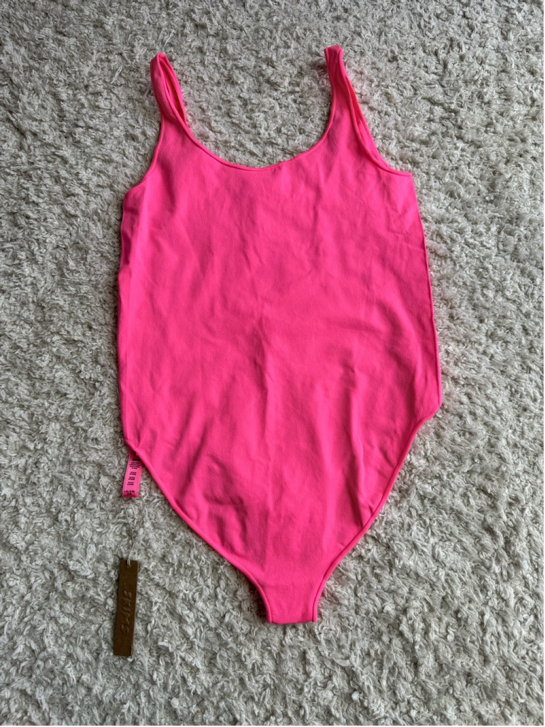 NWT Women's SKIMS Bodysuit Size L-XL Pink