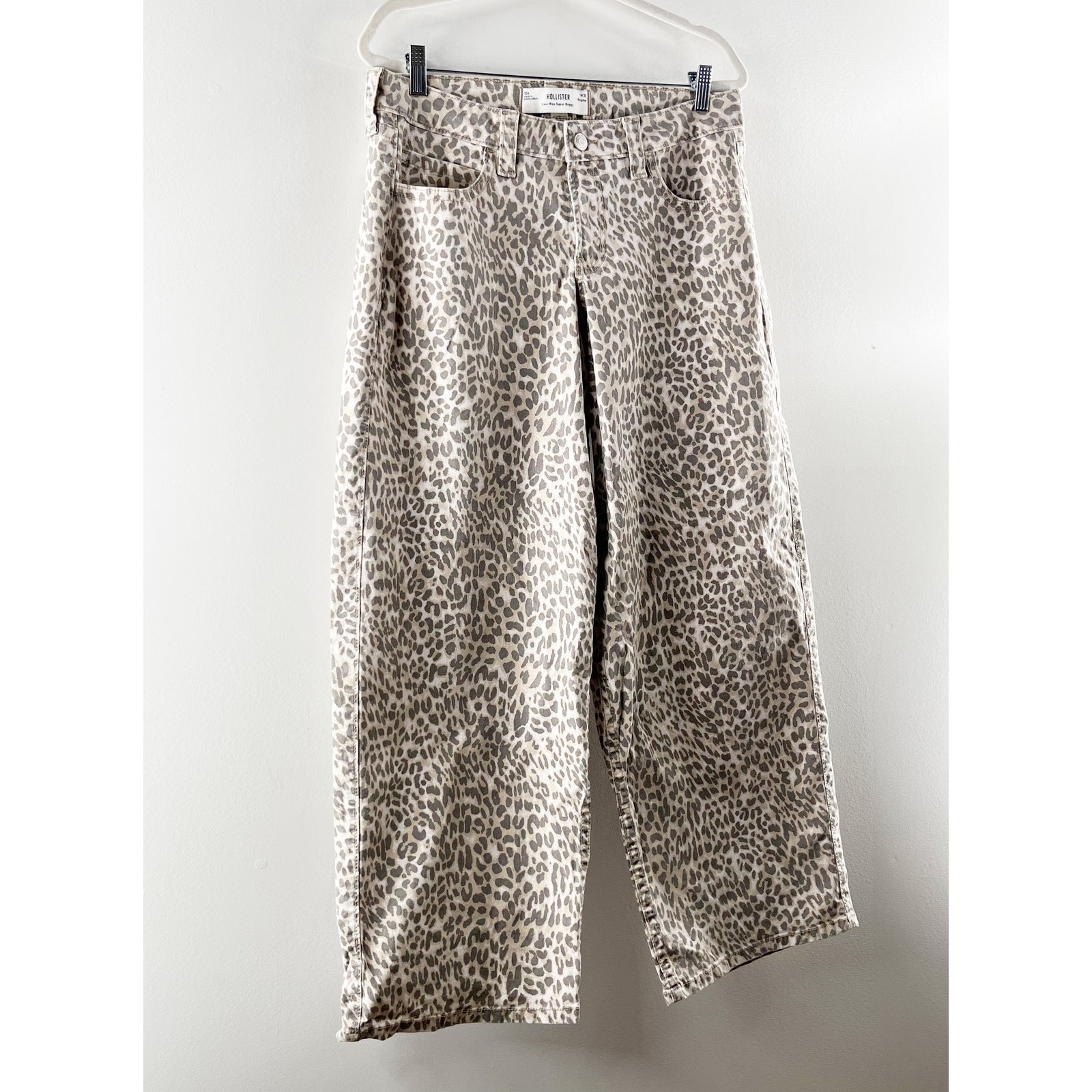 Hollister Low-Rise Leopard Print Relaxed Fit Denim Super Baggy