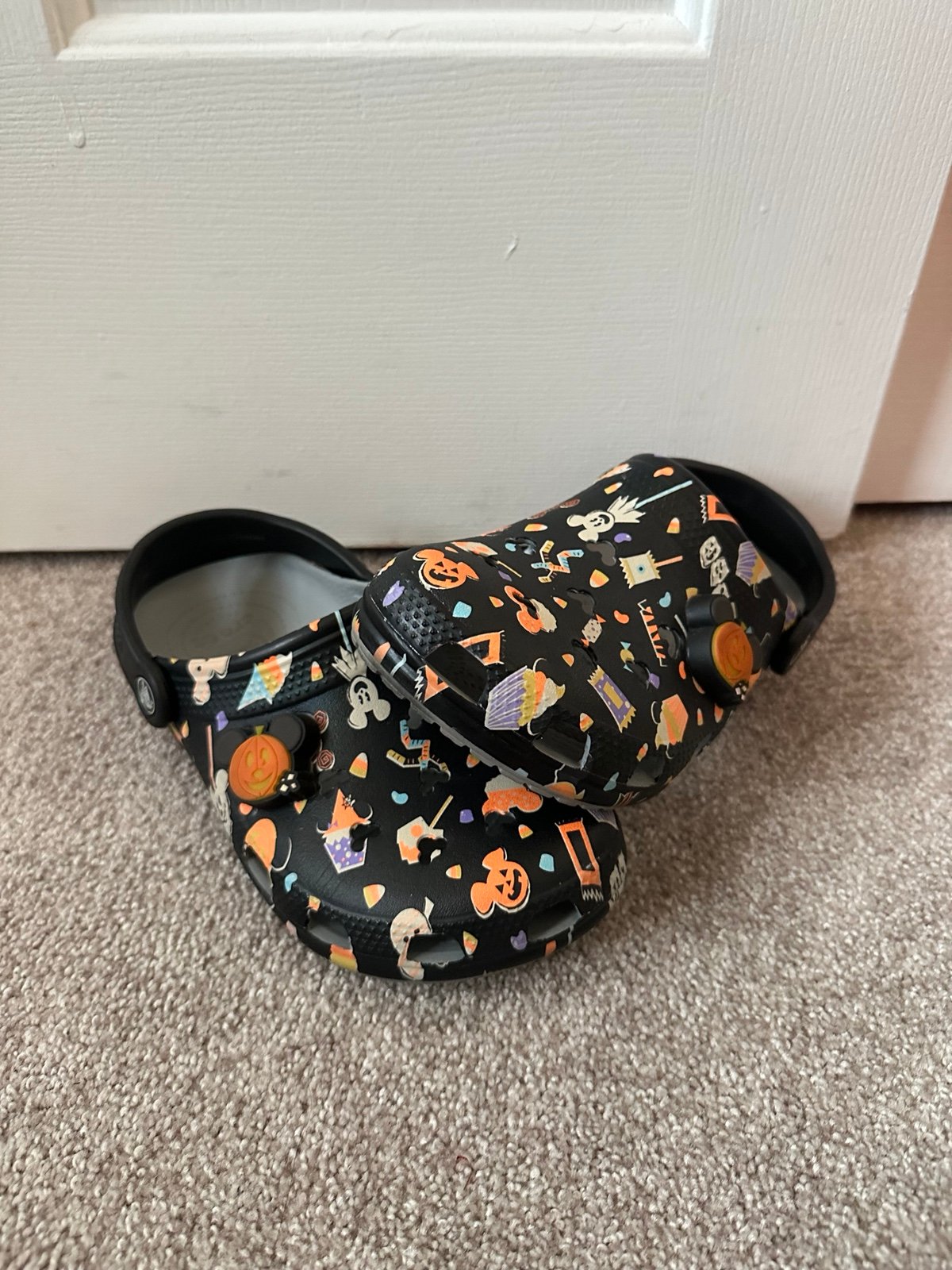 Disney Halloween 2022 Crocs 5M/7W