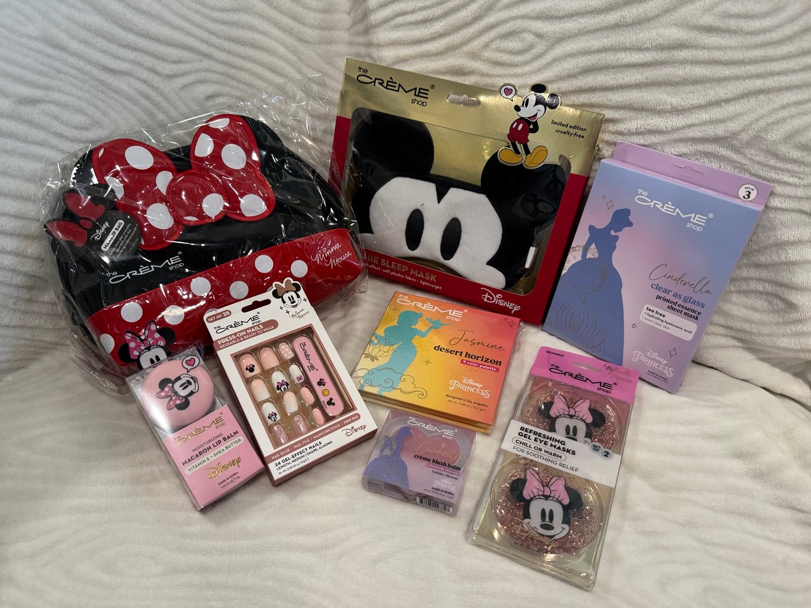 Minnie Mouse makeup bag w/ lots of goodies Crème shop over 100 worth of items!