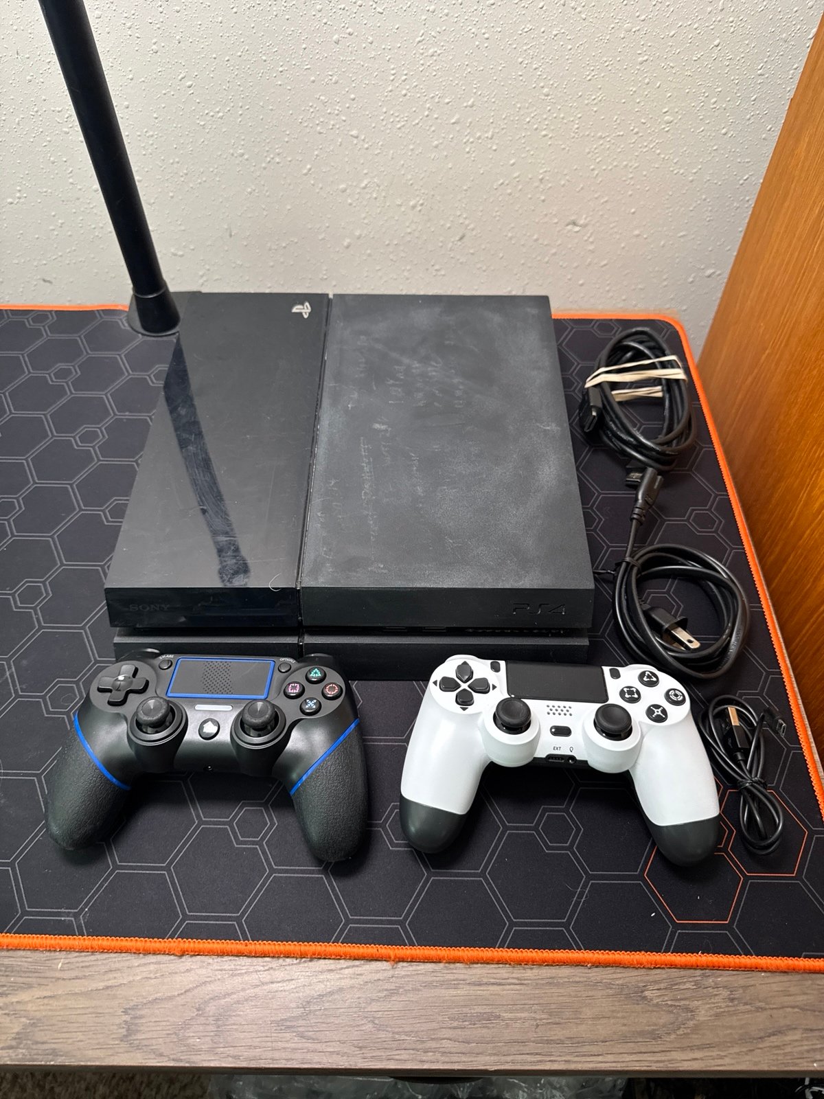 PlayStation 4 500gbPlayStation 4 500gb 9.0 low firmware System Controller Bundle