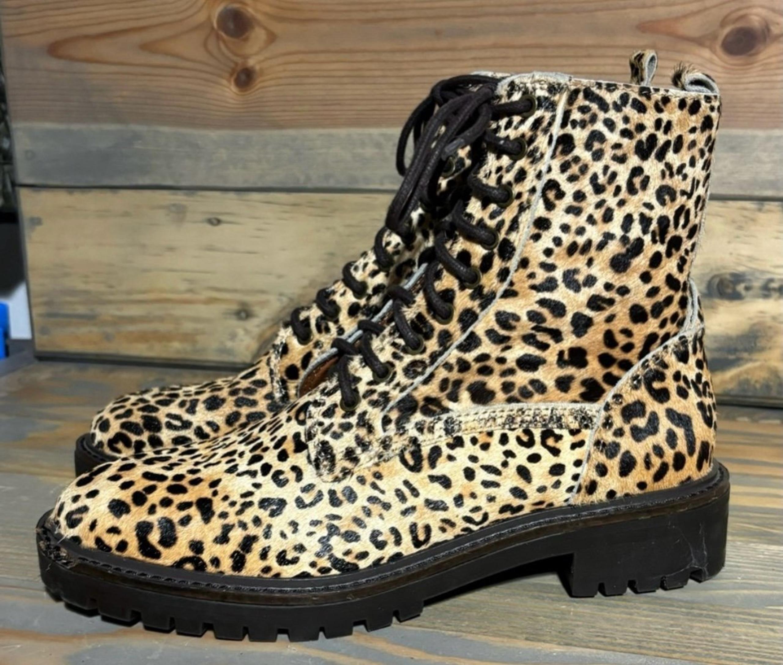 Lucky Brand women’s cheetah print combat boots size 6.5 K21