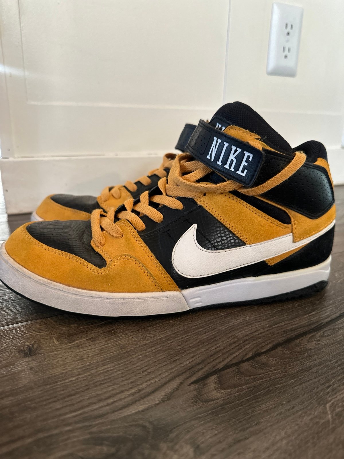 Nike Air Zoom Mogan Mid 2 407360-810 Blk/Wht/Yellow Sz 9.5