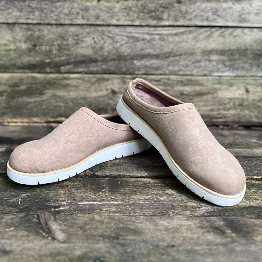 NWOT b.ø.c. Kelly Slip On Clog Mule Shoe Womens 7 Beige Comfort Nursing Neutral