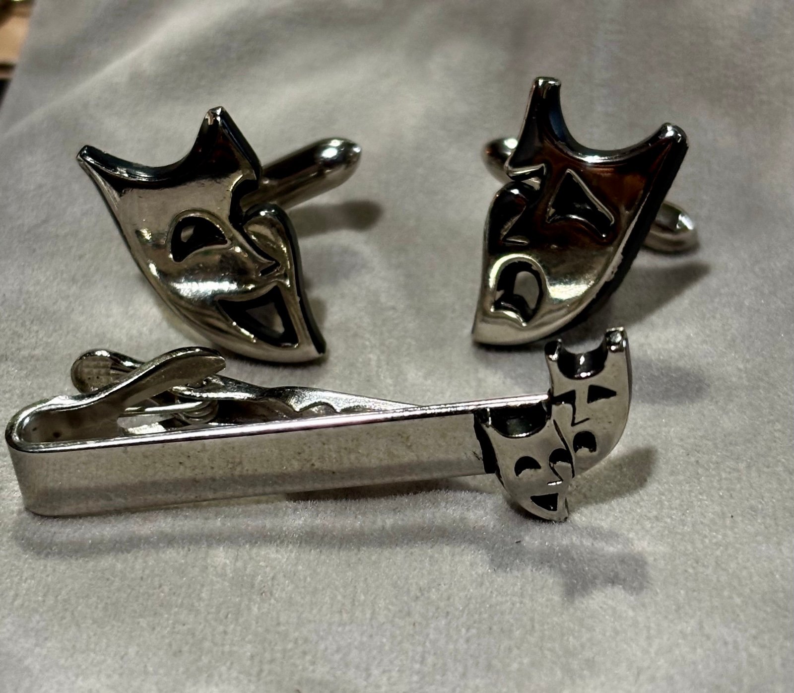 Vintage swank Silver Comedy and Tragedy Mask Cufflinks and Tie Clip Set