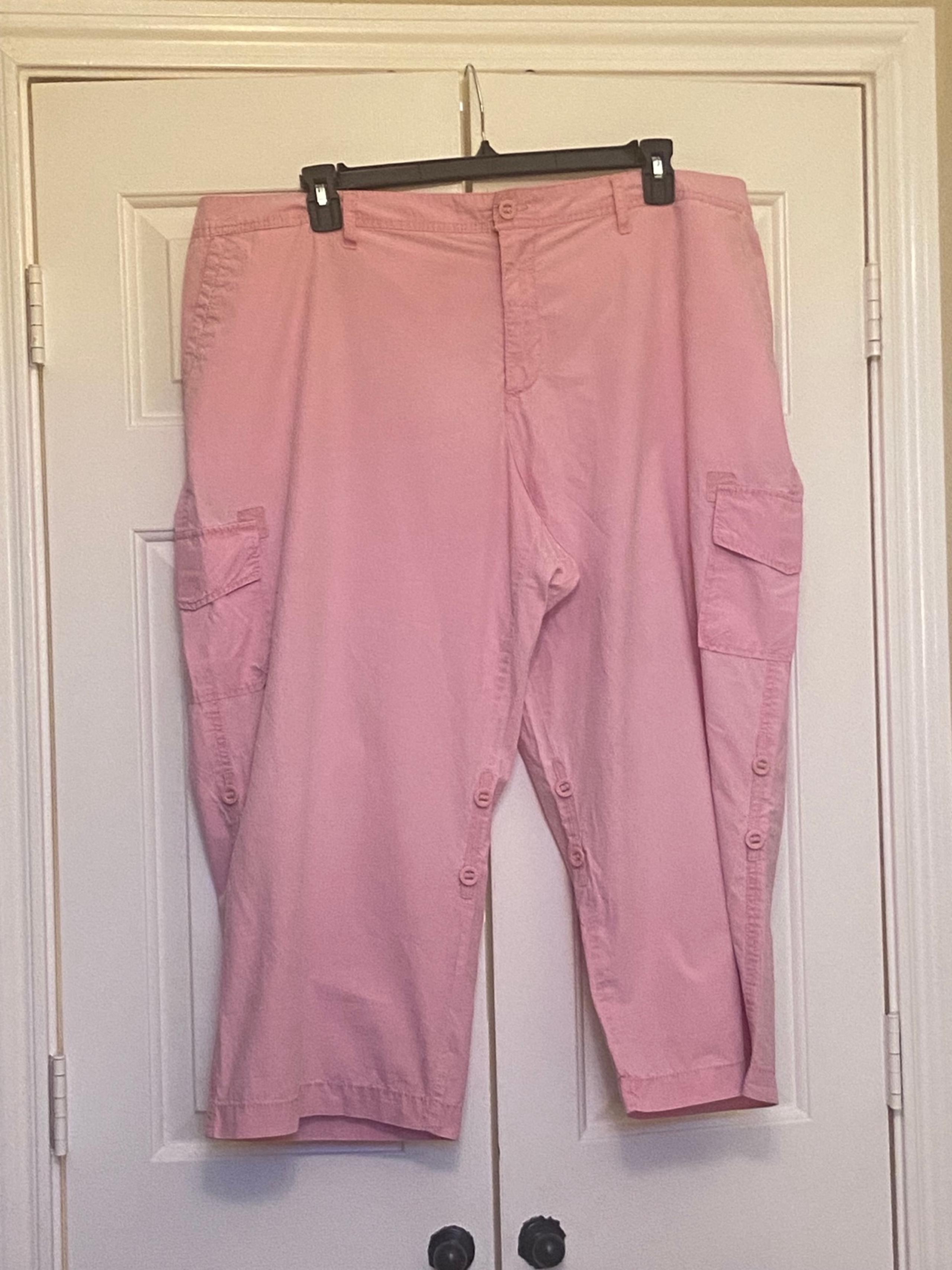 Women’s pink cropped cargo pants 22W