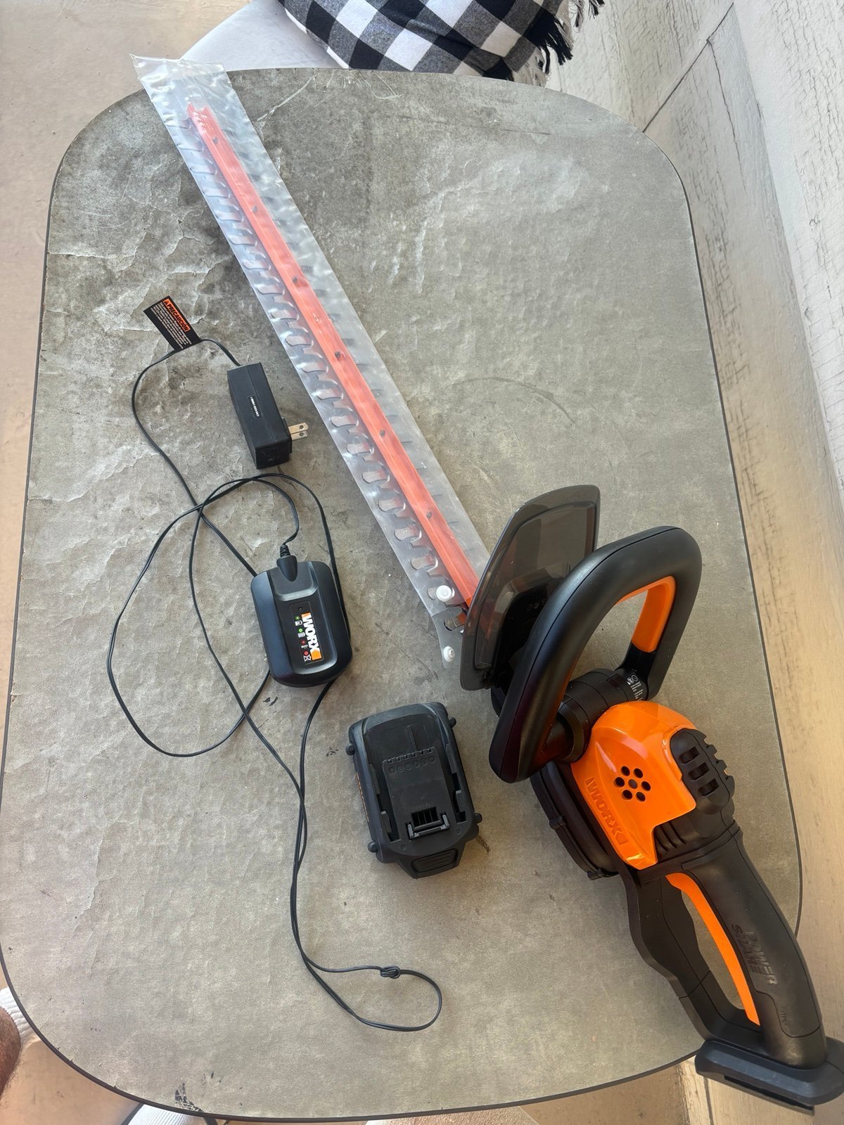 WORKS cordless hedger