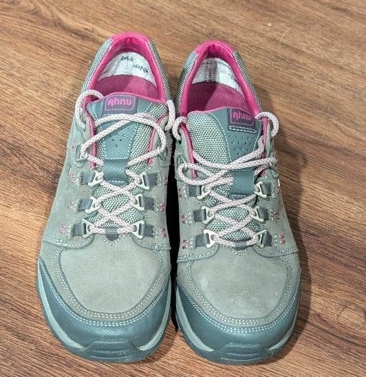 Ahnu women's event waterproof backpacking and hiking sneaker in size 7 LIKE NEW