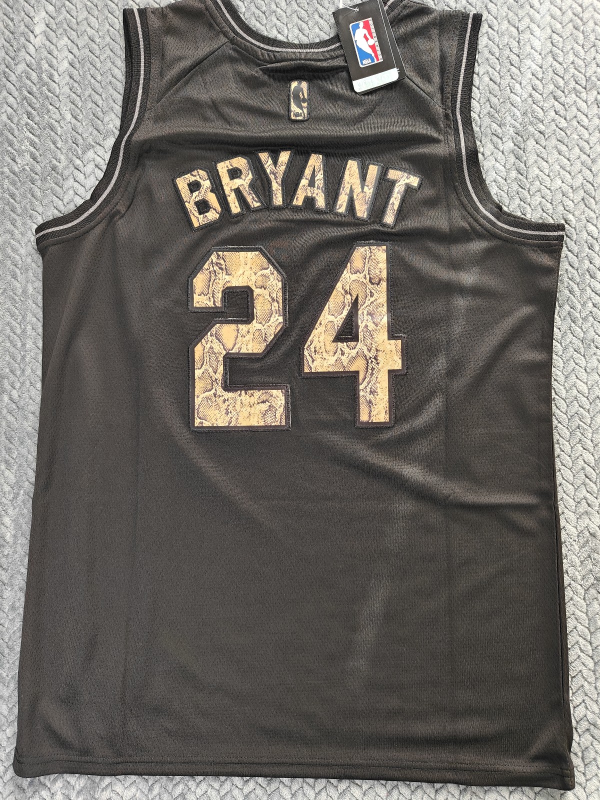 KOBE BRYANT #24 Los Angeles Lakers Jersey Large Embroidered