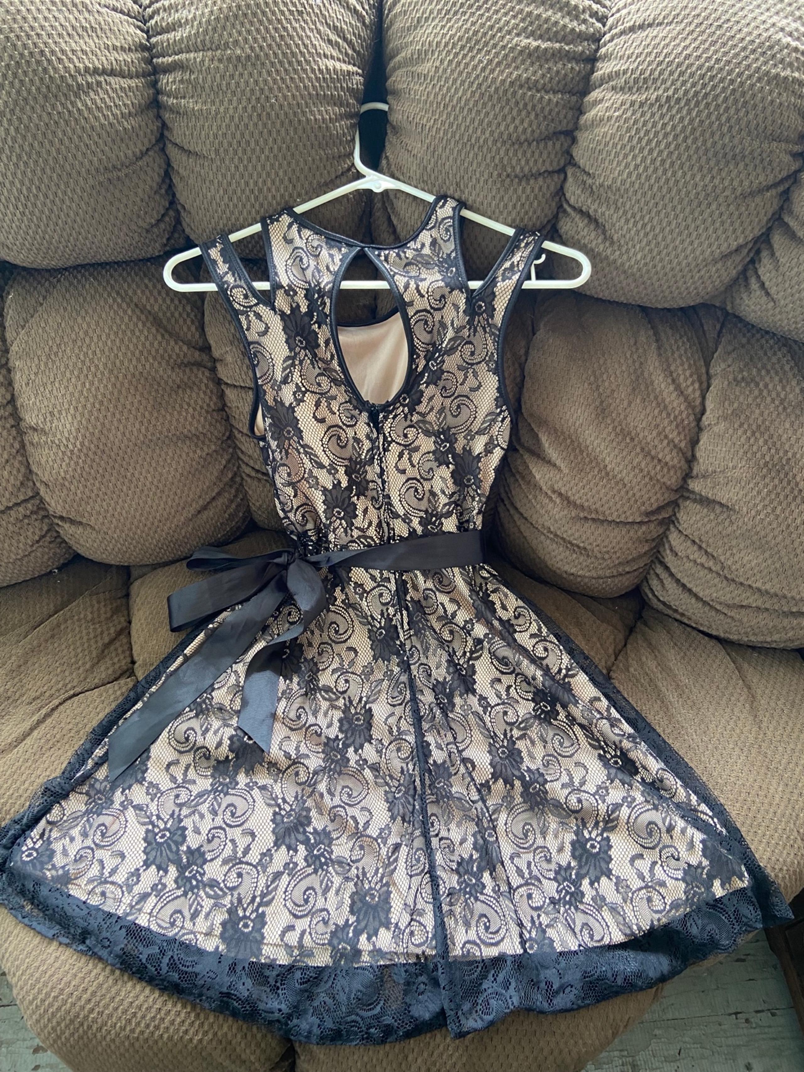 City triangles vintage black lace beige/nude mini dress