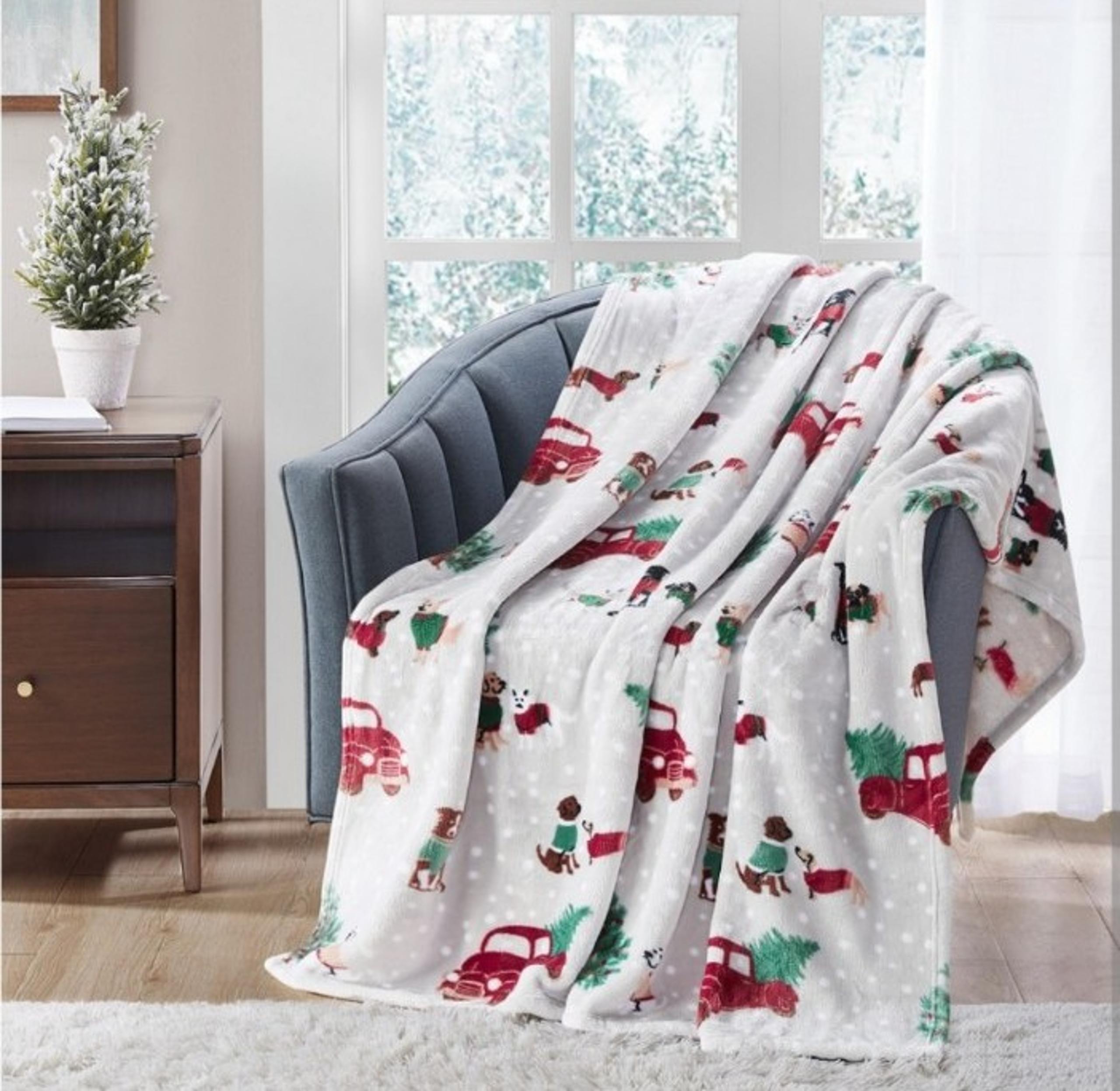 Charter Club
Cozy Plush Throw, 50" x 70