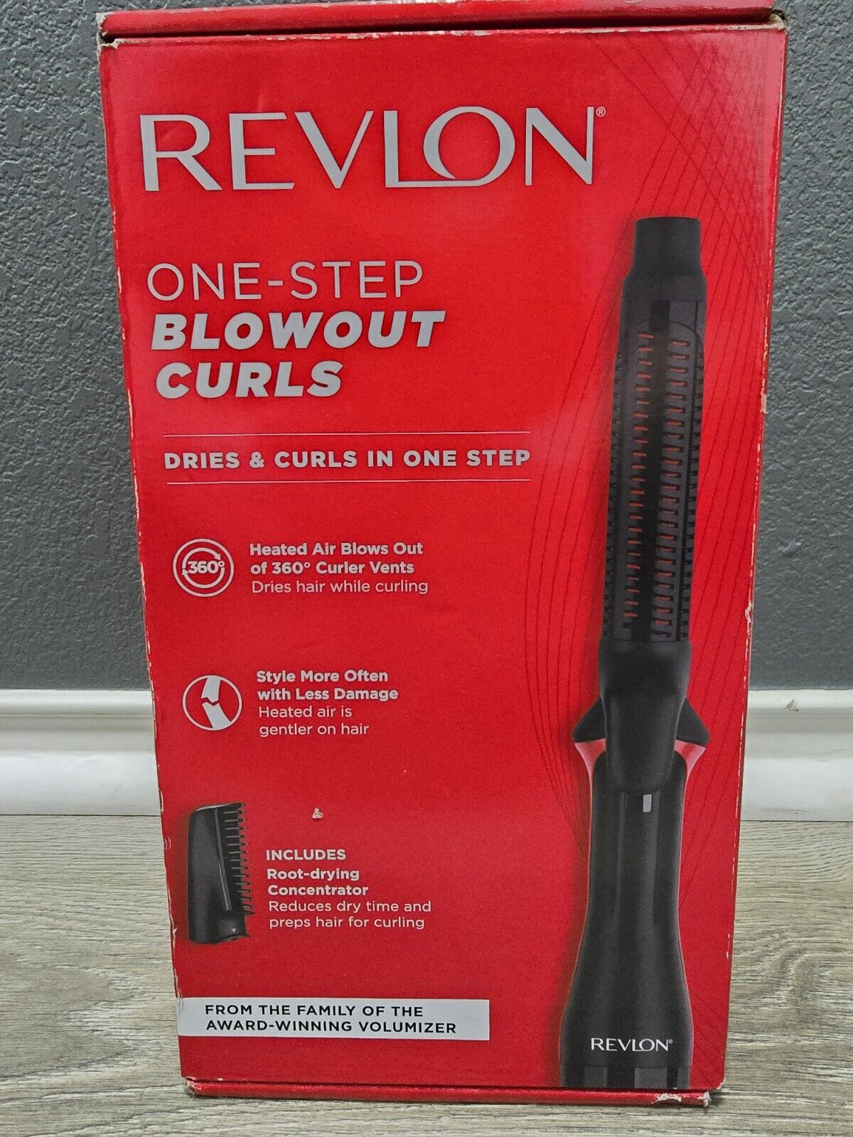 New In Box REVLON One-Step Blowout Curls Dry And Curl in One 360° Curler Vents