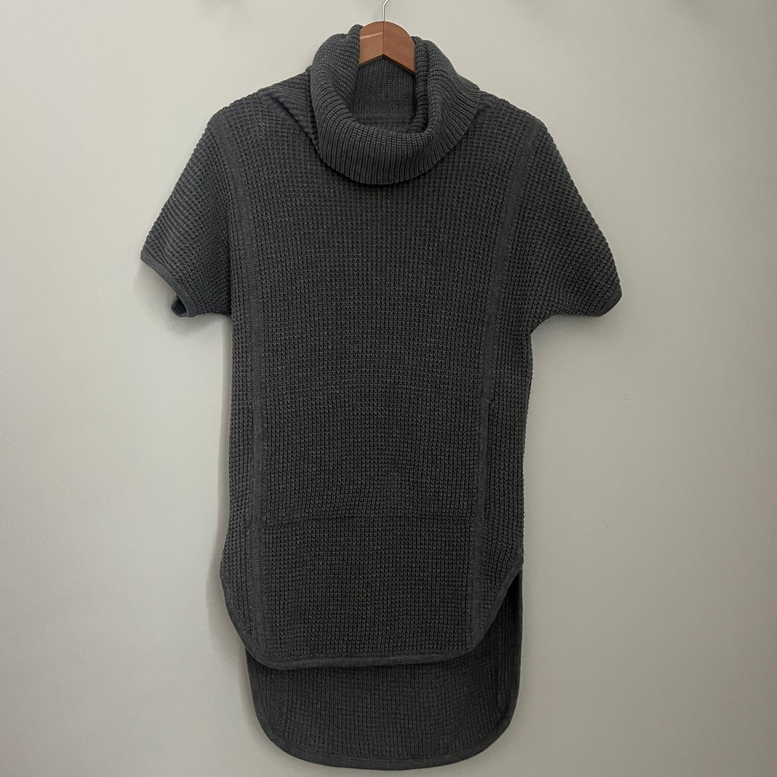 UGG Womens Size Small Gray Selby Short Sleeve Cowl Neck Pullover Sweater Pockets