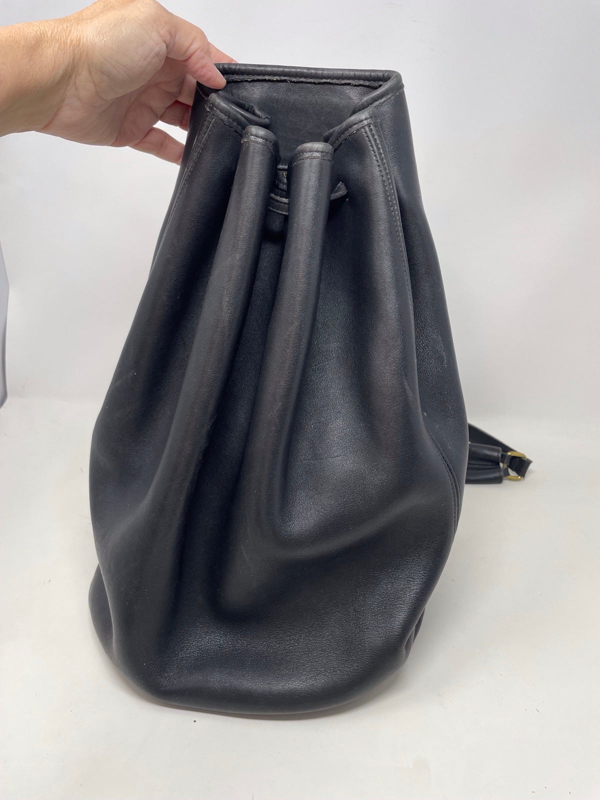 Vintage Coach #9929 Black Leather The Sling Bag Drawstring Bucket Inside Pocket.