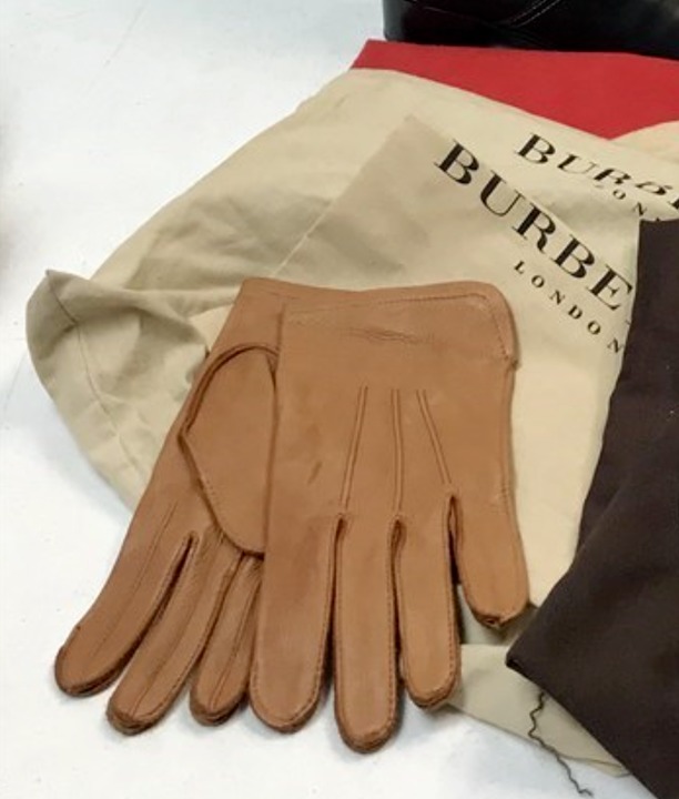 Burberry gloves sales womens orange