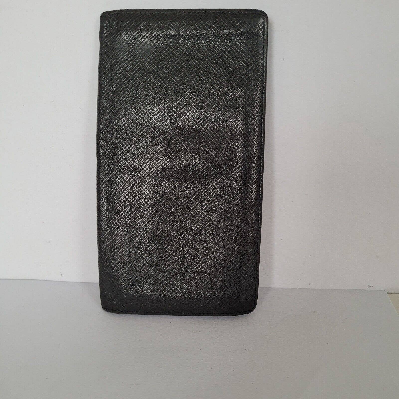 Louis Vuitton Taiga Epicea Cartes Crédit Wallet Long Card Holder Black Leather