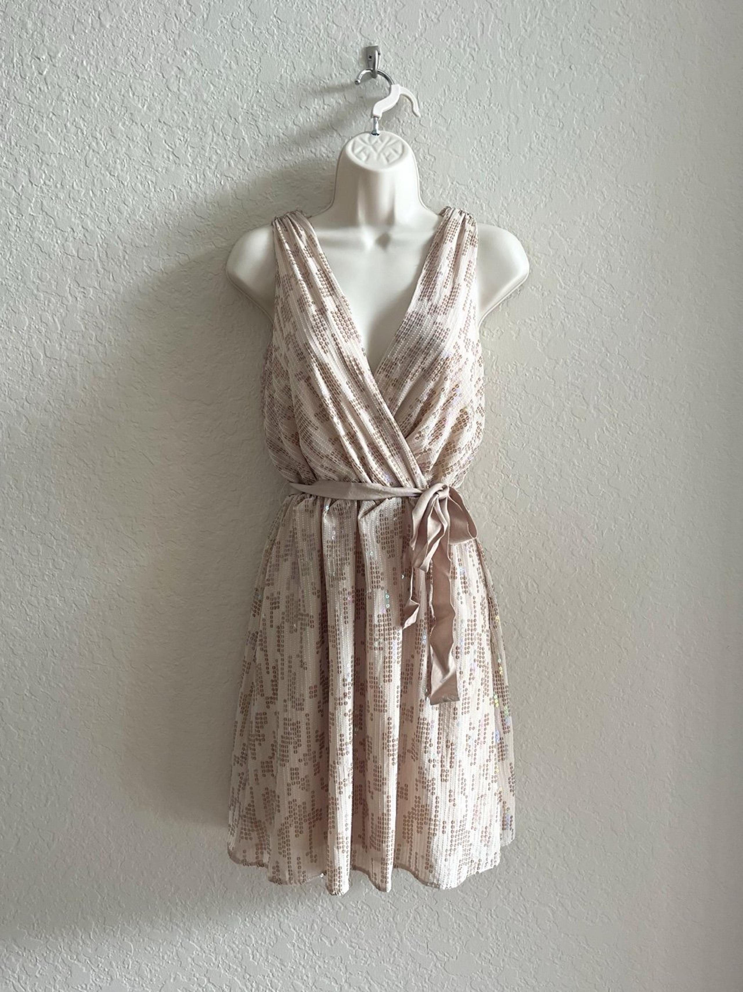 EXPRESS Champagne Gold Sequined Sleeveless Surplus Cocktail Dress Women’s Small