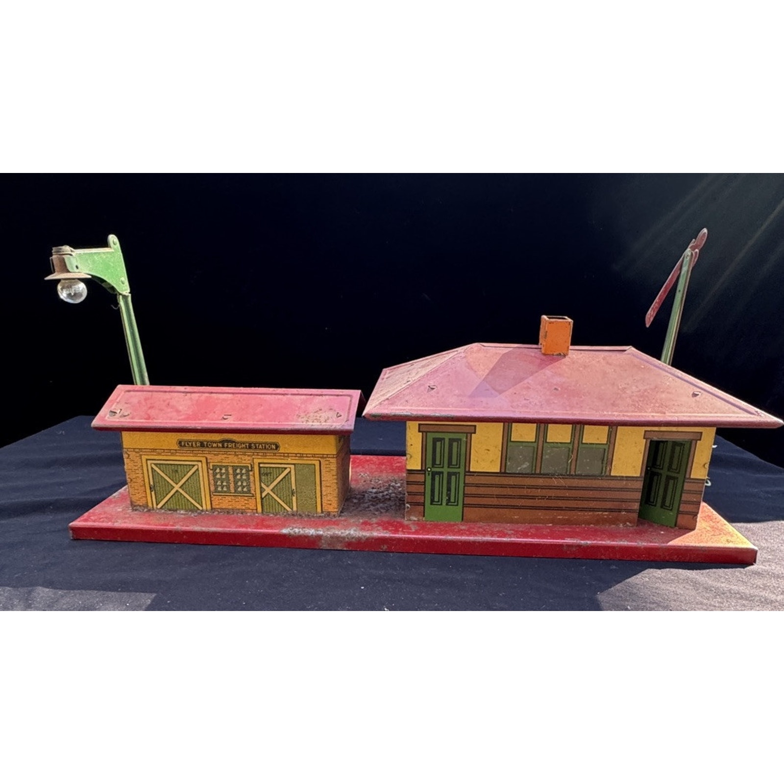 Rare 1930’s American Flyer Tin Lithographed Lighted Freight Station