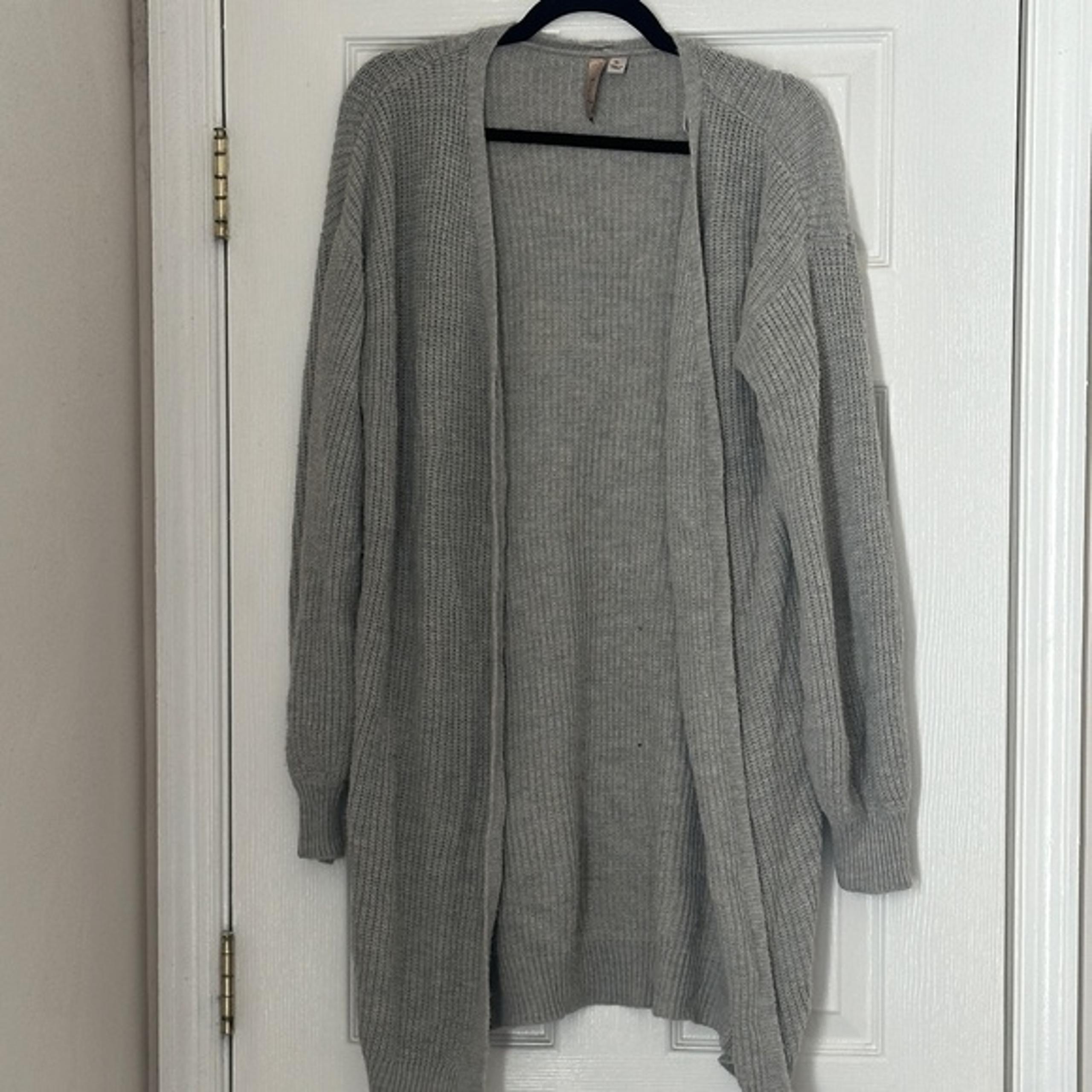 MISA Long Line Cable Knit Cardigan Gray Size XL Excellent Condition